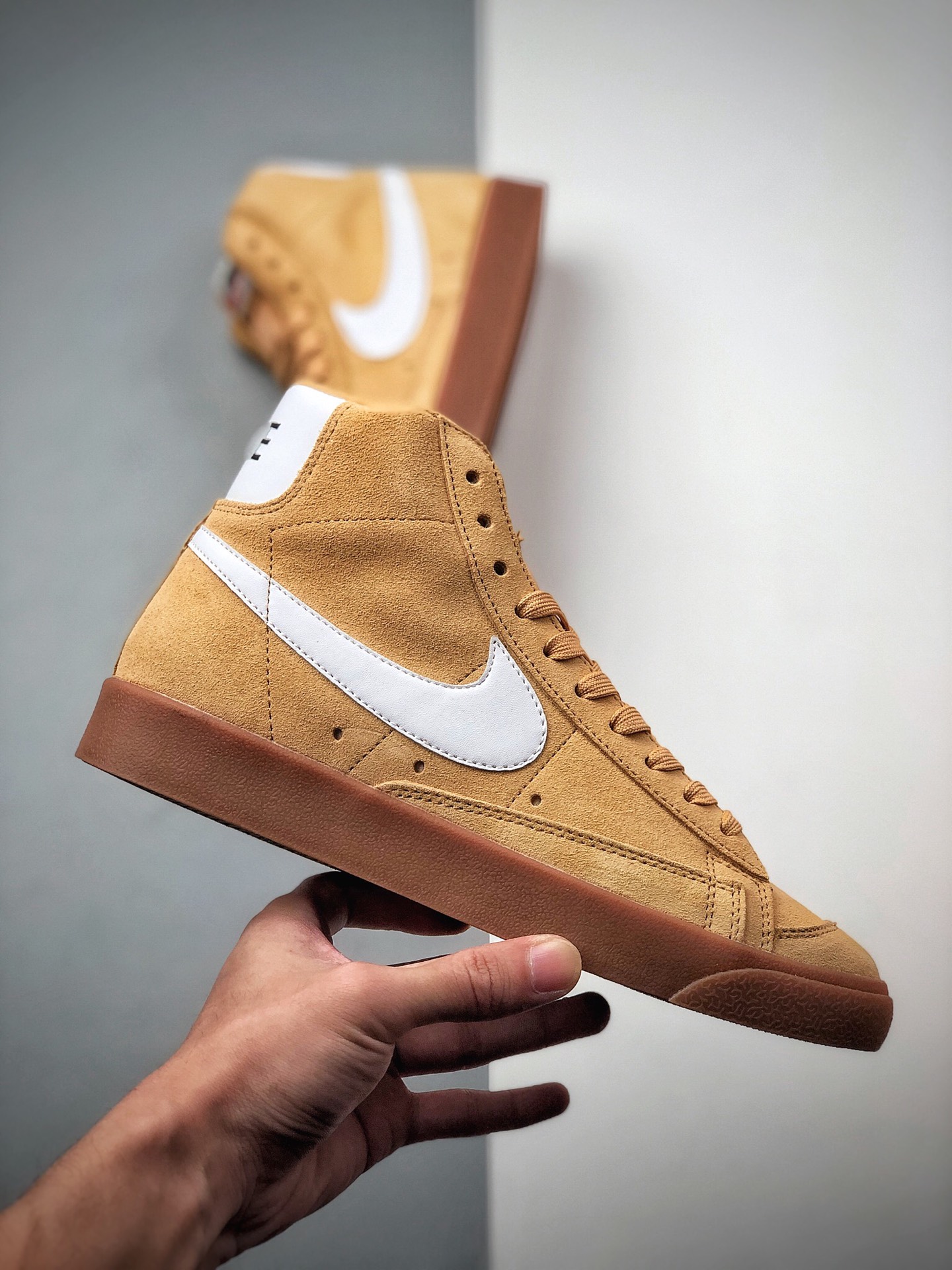 180  Nike Blazer Mid'77 开拓者高帮休闲运动板鞋DB5461-700