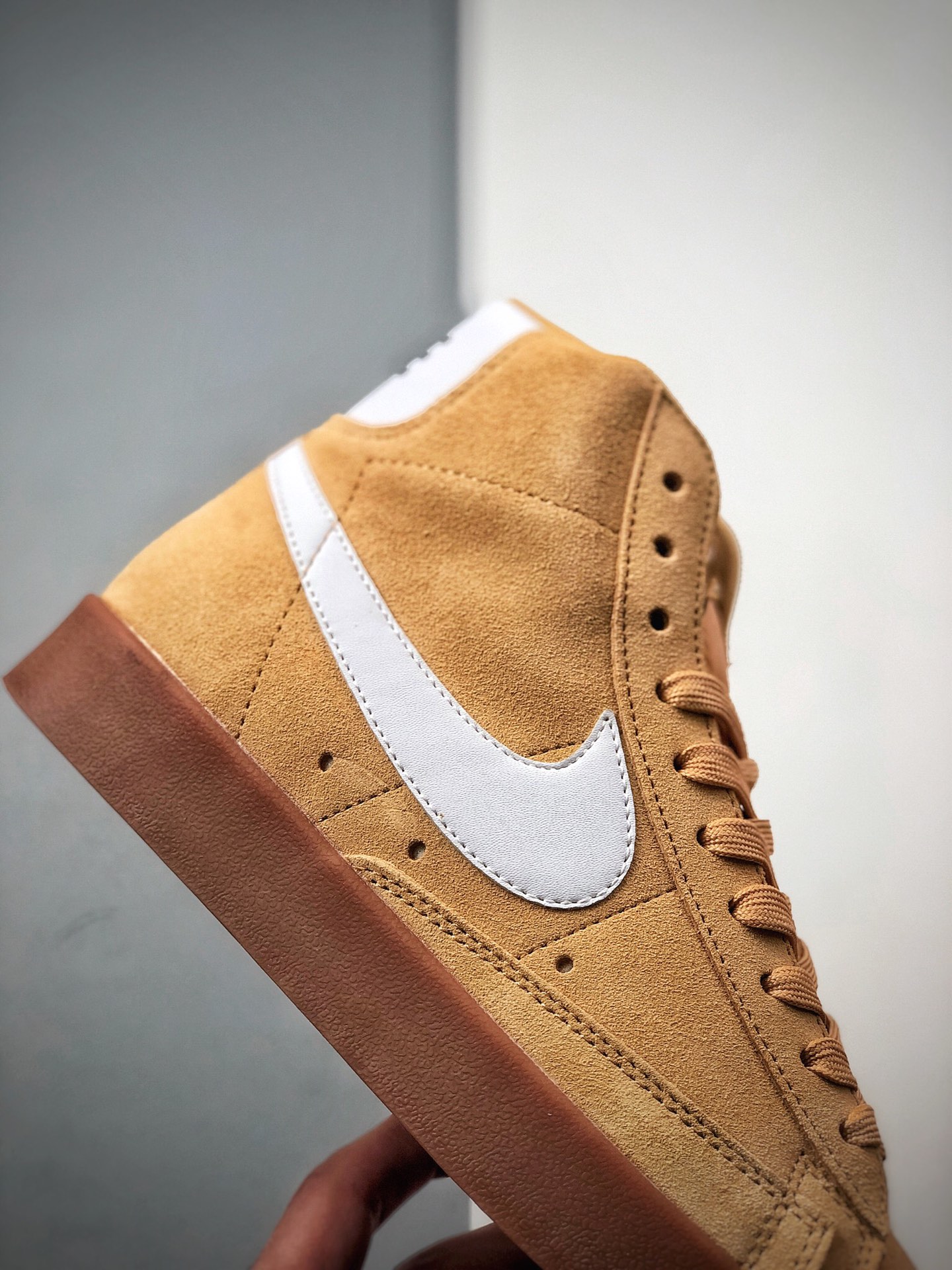 180  Nike Blazer Mid'77 开拓者高帮休闲运动板鞋DB5461-700