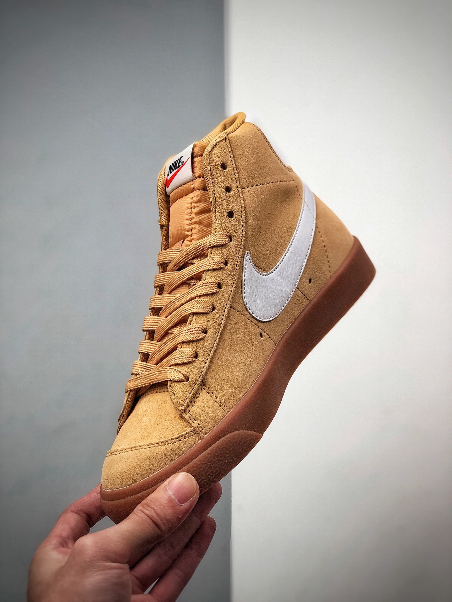 180  Nike Blazer Mid'77 开拓者高帮休闲运动板鞋DB5461-700