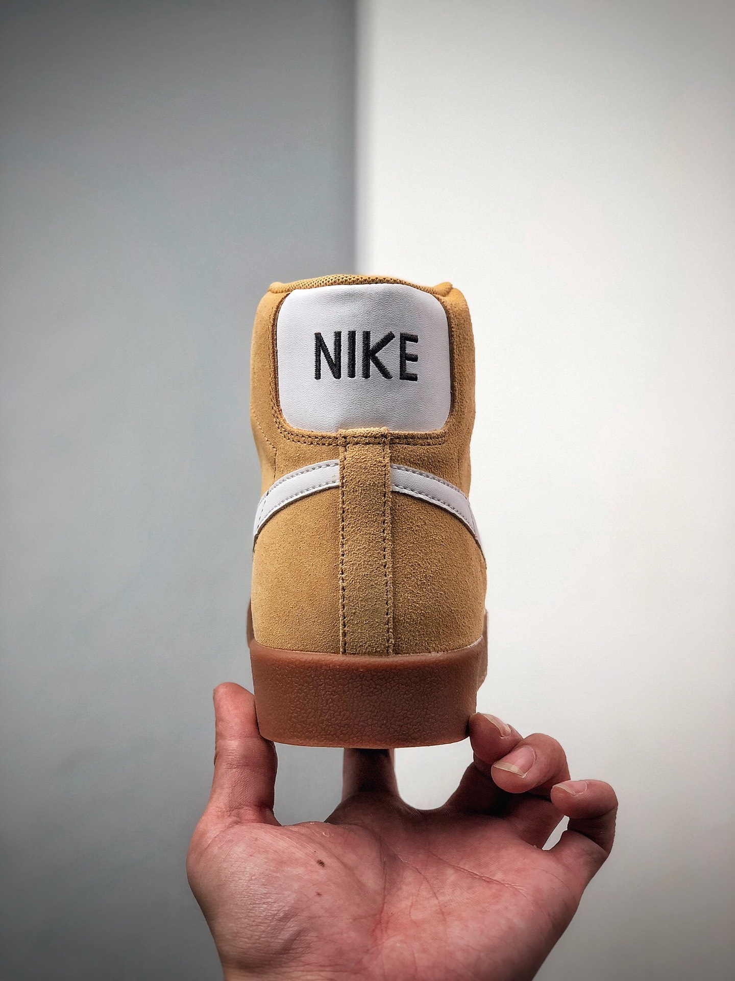 180  Nike Blazer Mid'77 开拓者高帮休闲运动板鞋DB5461-700