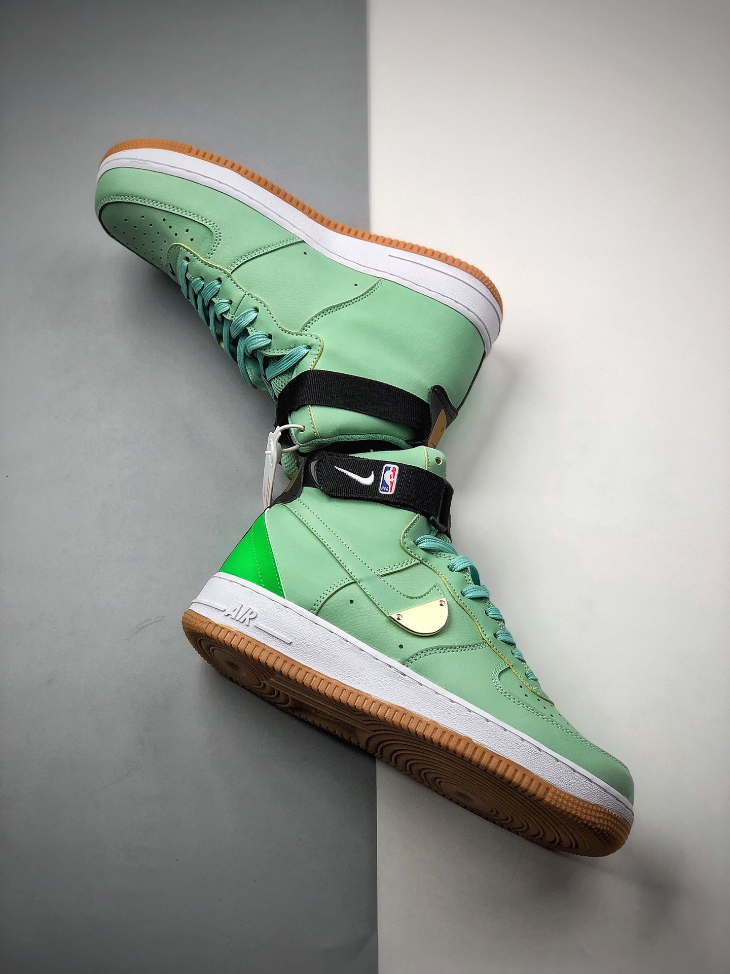 220 Nike 空军一号运动休闲板鞋 CT2306-300