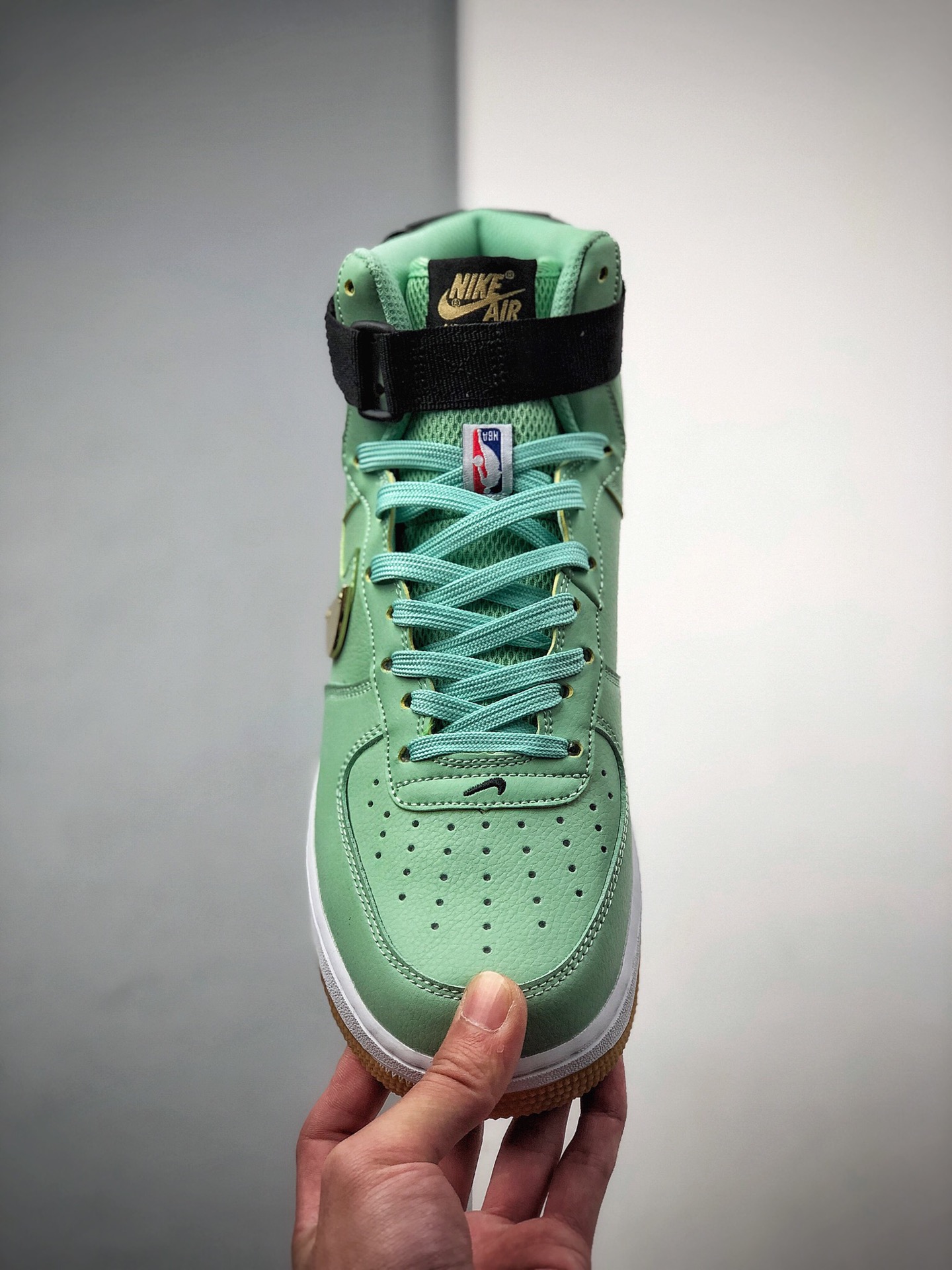 220 Nike 空军一号运动休闲板鞋 CT2306-300