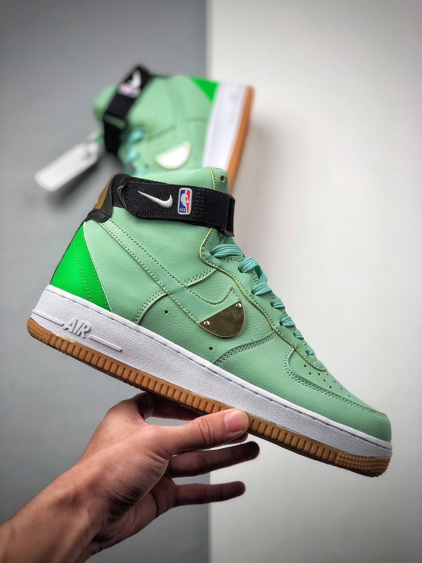 220 Nike 空军一号运动休闲板鞋 CT2306-300