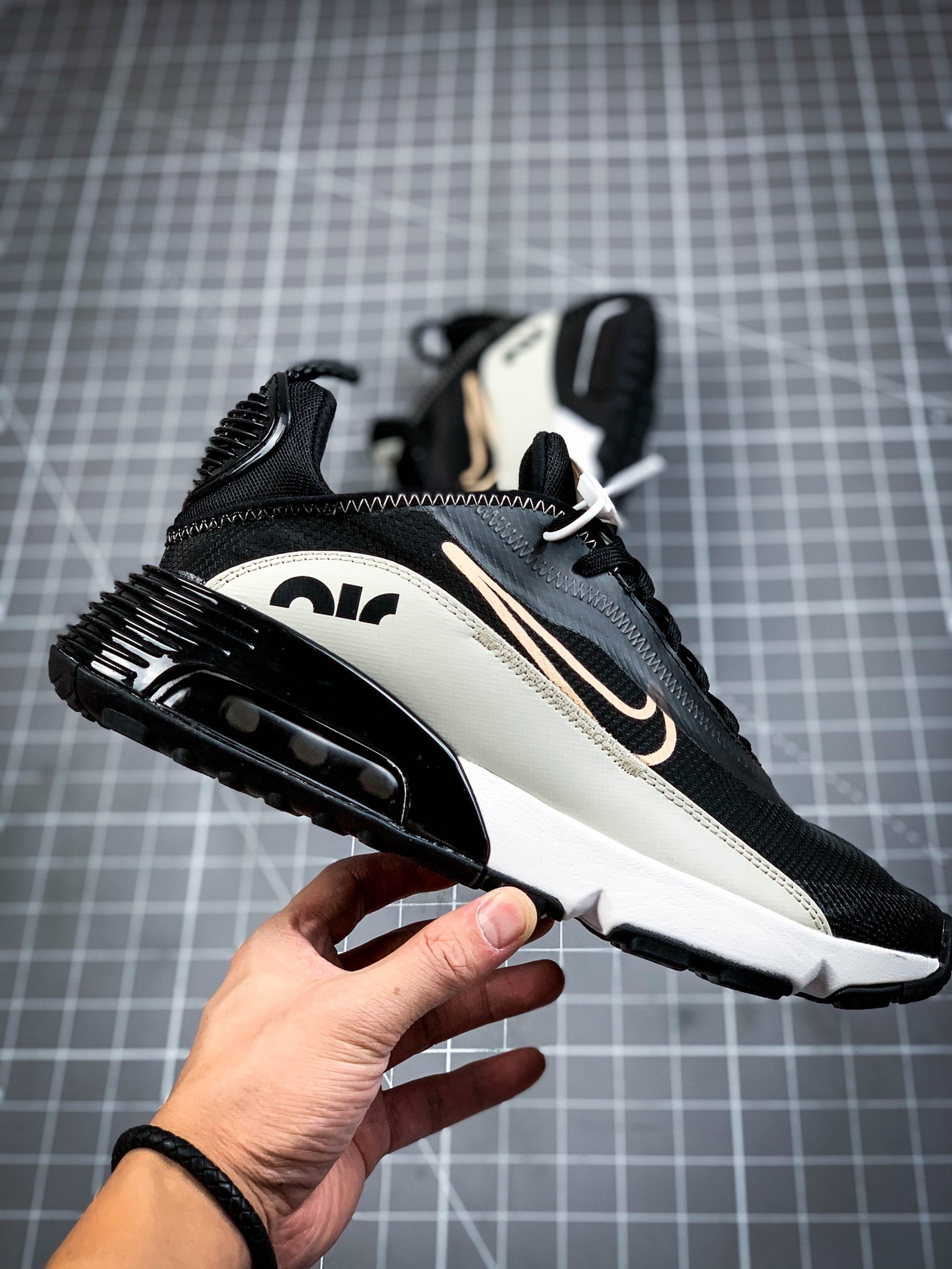 180 公司级 Nk Air Max 2090     2020新款气垫跑鞋 CJ4066-006