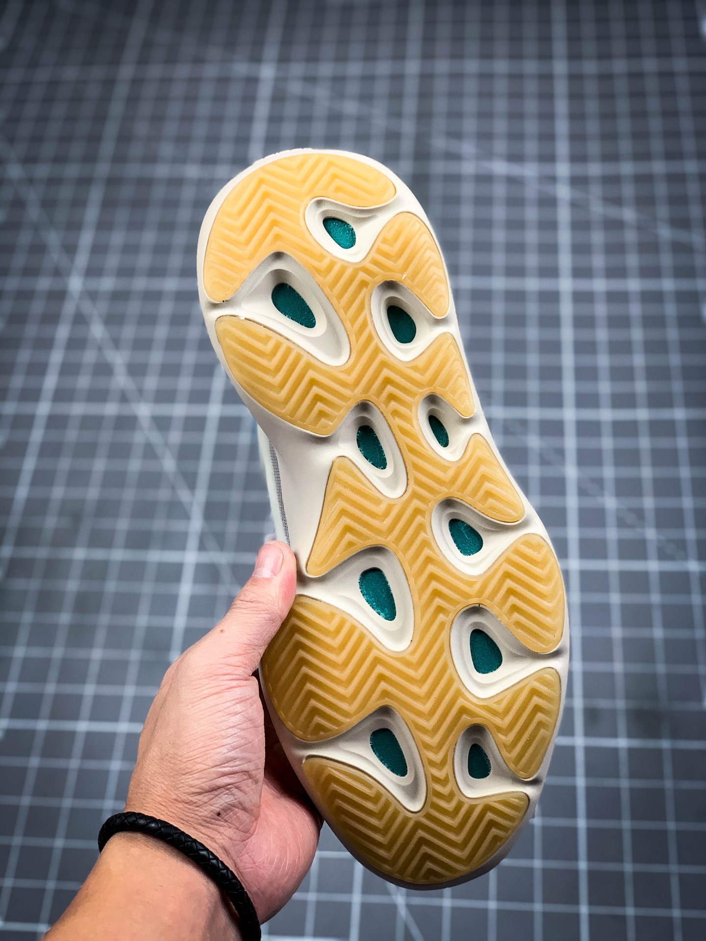 400 纯原版本 Adidas 阿迪达斯 Yeezy 700V3  侃爷椰子夜光鞋面异型复古老爹鞋 GY0260