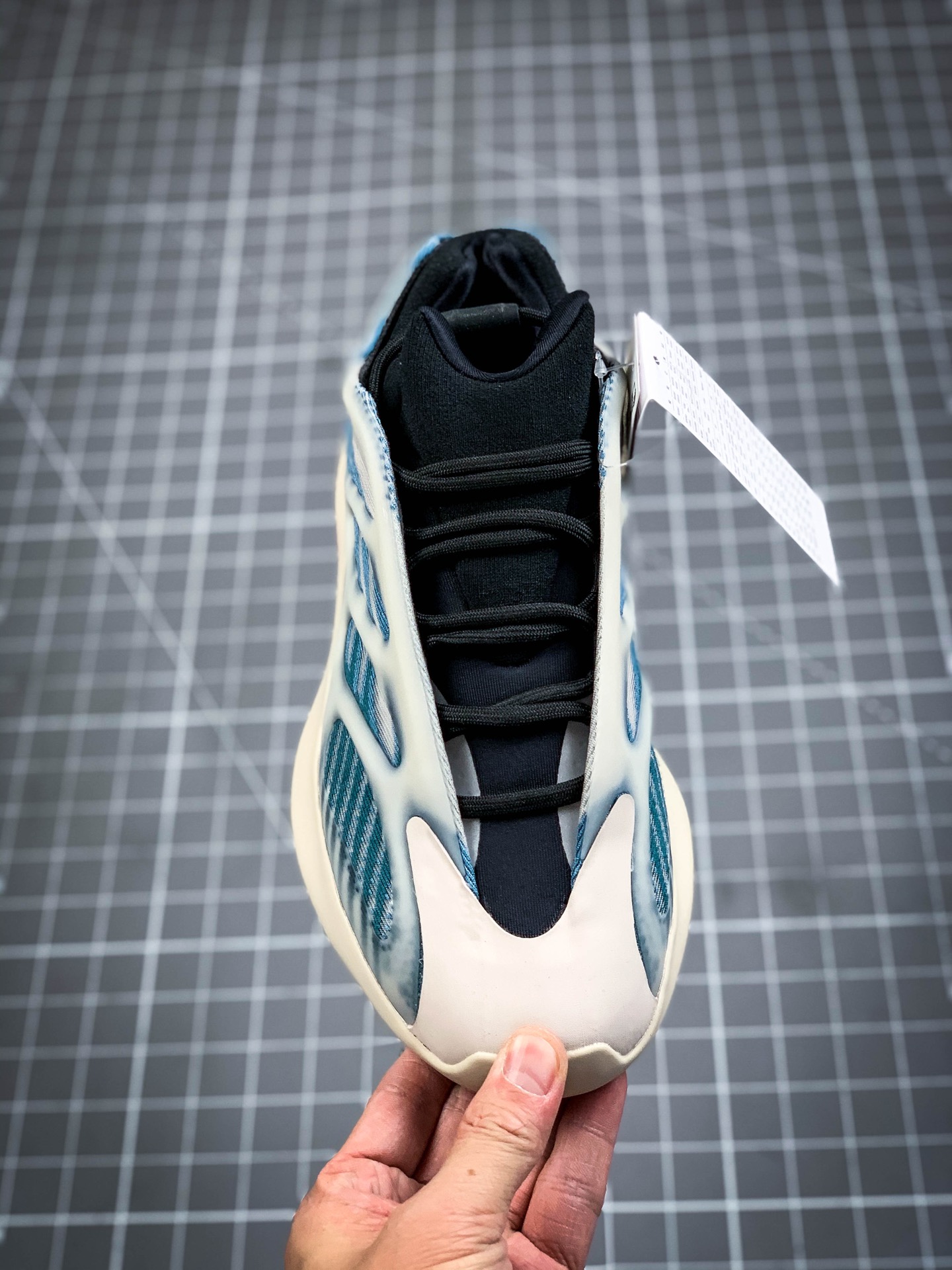 400 纯原版本 Adidas 阿迪达斯 Yeezy 700V3  侃爷椰子夜光鞋面异型复古老爹鞋 GY0260