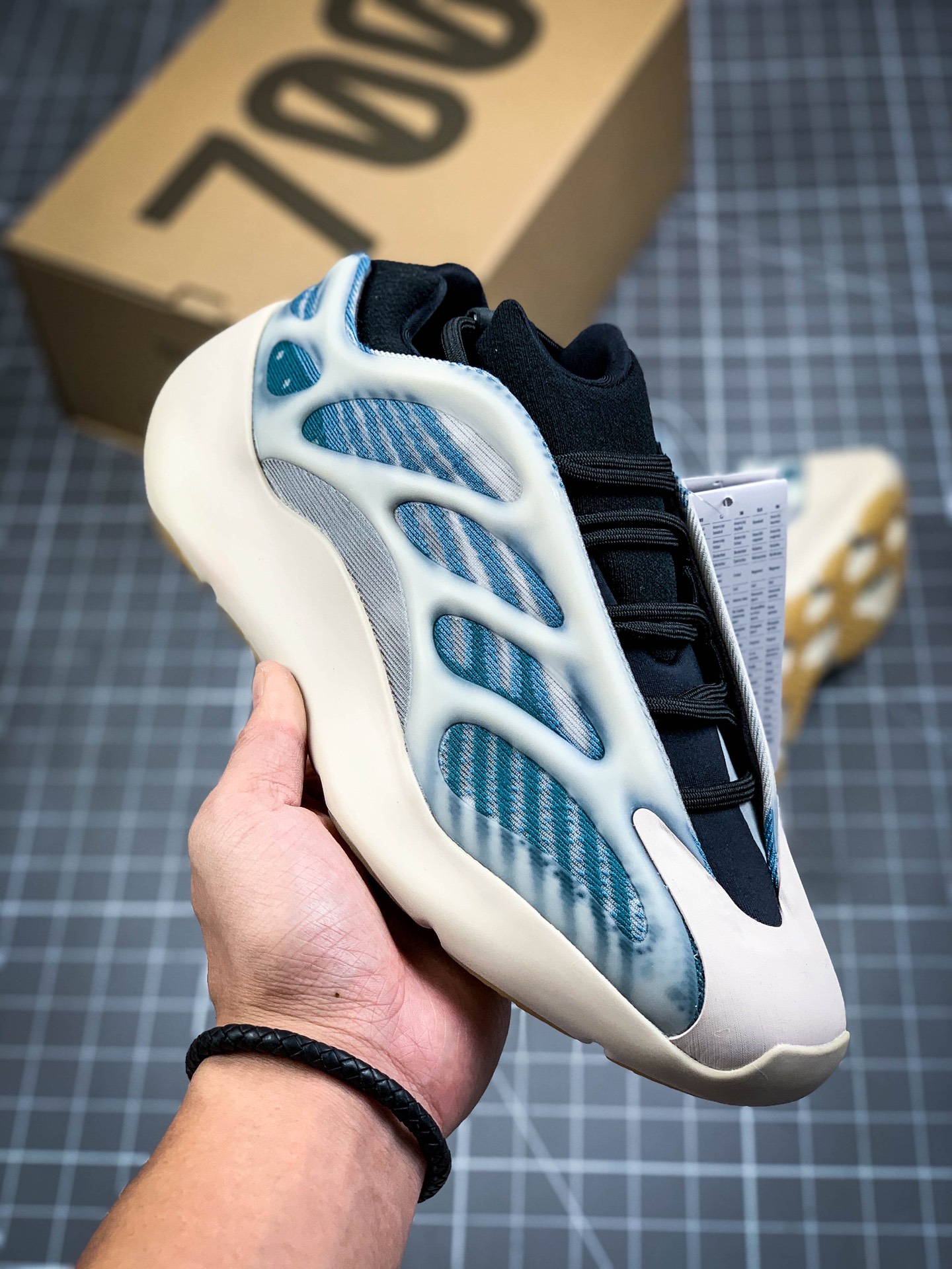 400 纯原版本 Adidas 阿迪达斯 Yeezy 700V3  侃爷椰子夜光鞋面异型复古老爹鞋 GY0260