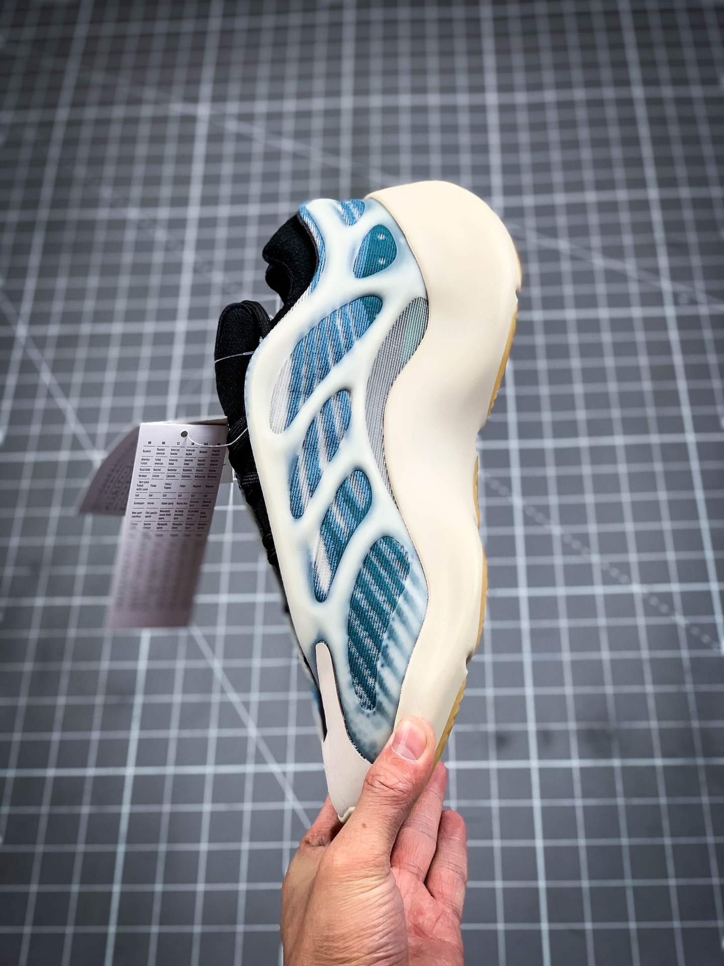 400 纯原版本 Adidas 阿迪达斯 Yeezy 700V3  侃爷椰子夜光鞋面异型复古老爹鞋 GY0260