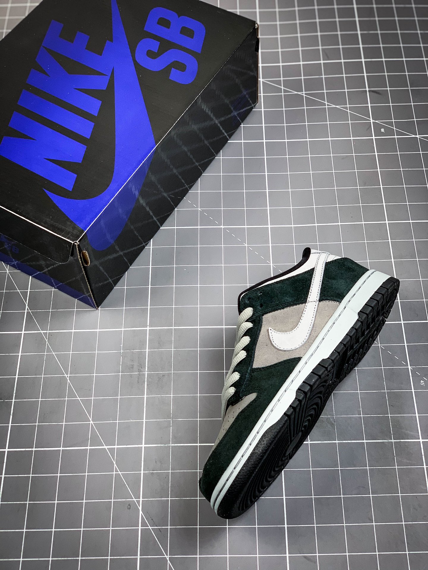 260  Nike Dunk SB Low 低帮运动休闲板鞋 DH7913-001