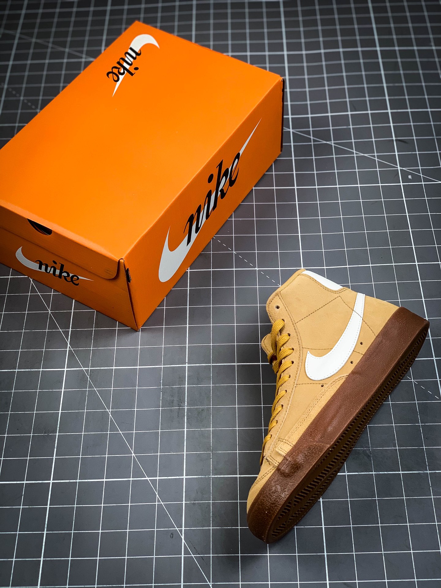 200 公司级耐克Nike M BLAZER MID 77 SUEDE开拓者中帮休闲板鞋DB5461-700