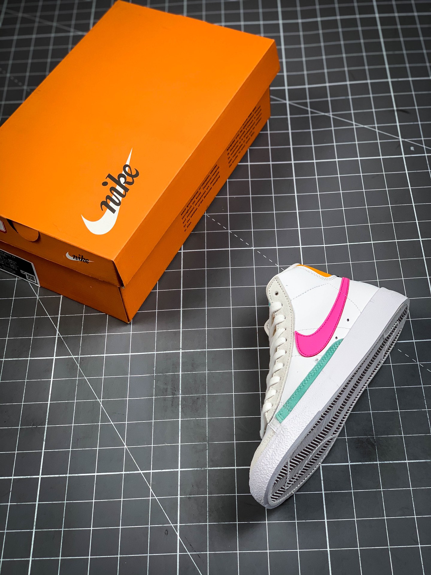 200 Nike Blazer MidVintage'77 白蓝粉   DA4295-100