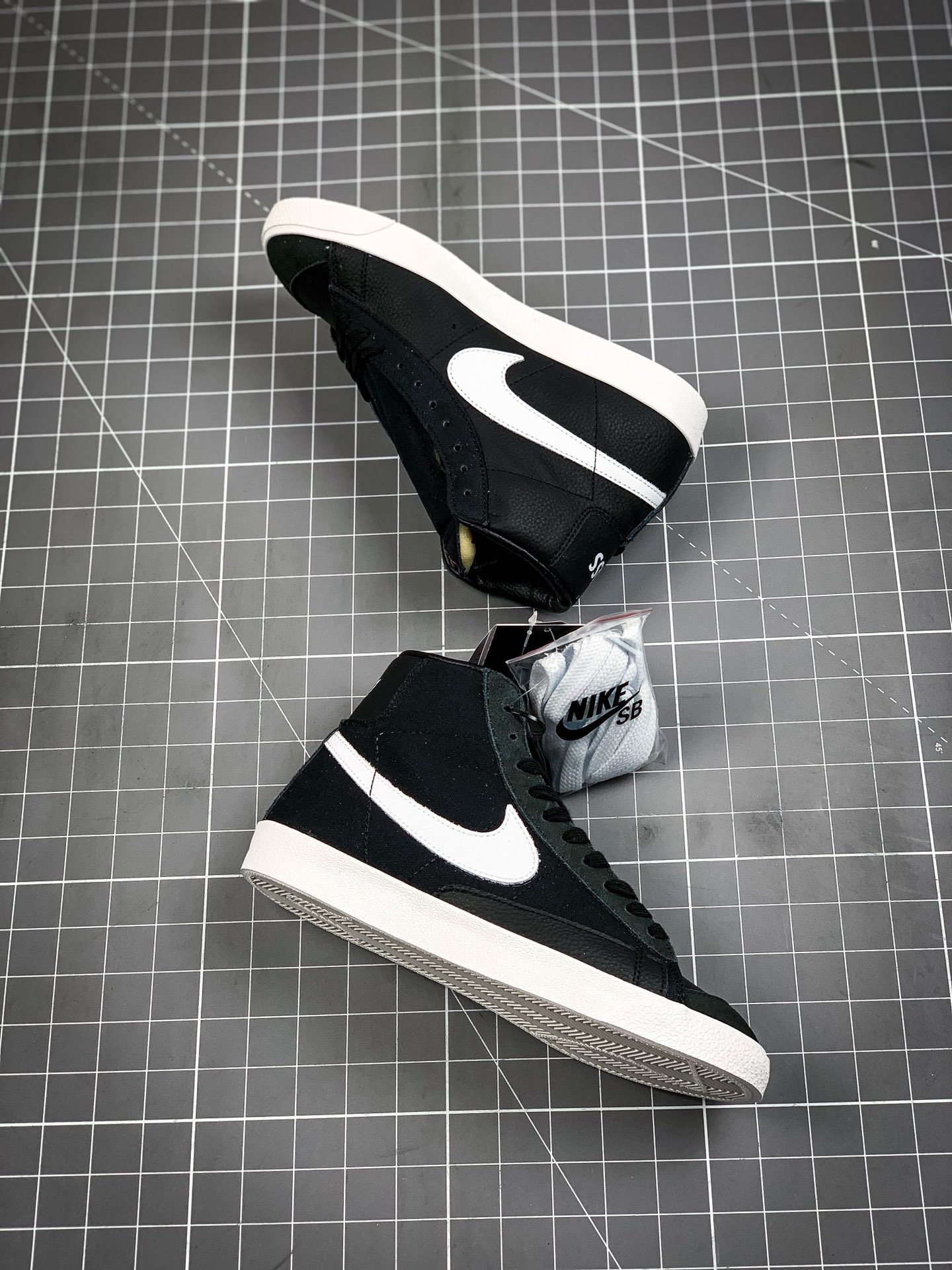 190  意大利知名店铺联名Slam Jam x Nike Blazer Mid ”Class 1977”经典开拓者高帮百搭休闲运动板鞋 CD8233-001