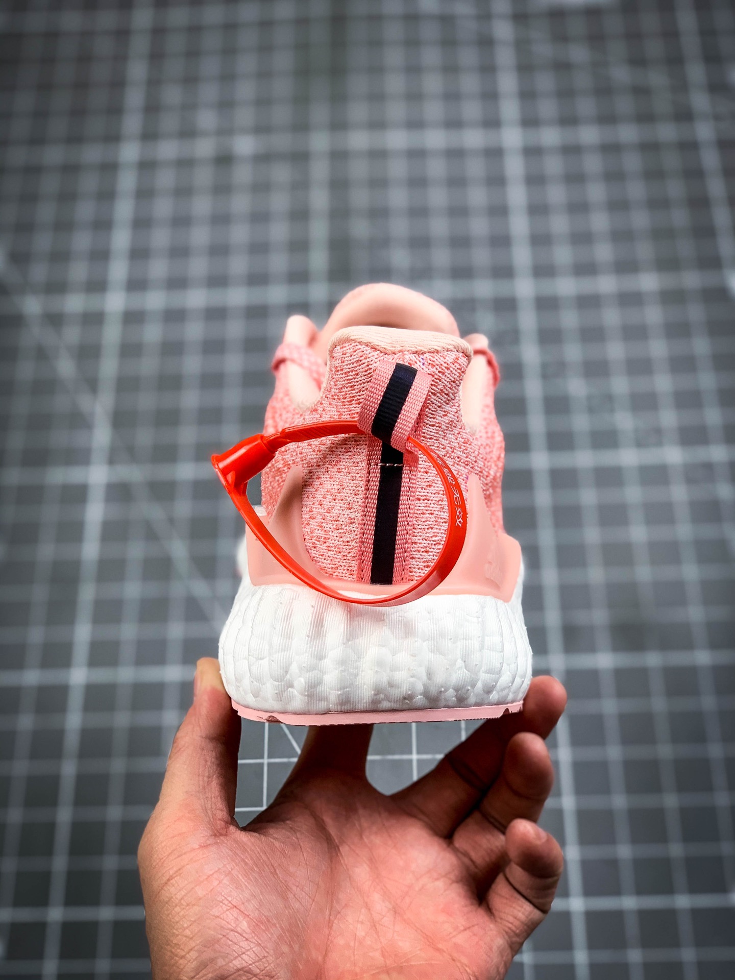 200 Adidas 阿迪达斯 AlphaBounce  Boost 阿尔法爆米花大底休闲跑步鞋 EF1285