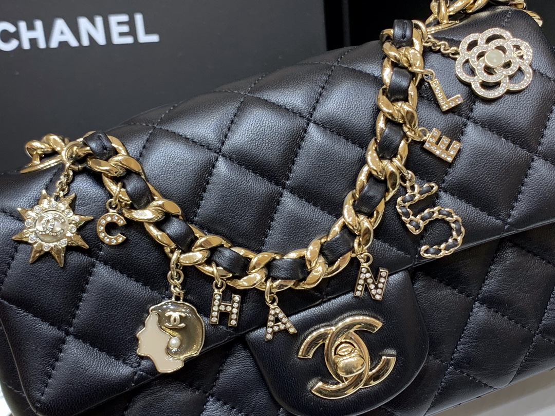 Chanel 2021年春夏度假新款镂空山茶花CF20单肩斜挎包 AS2326