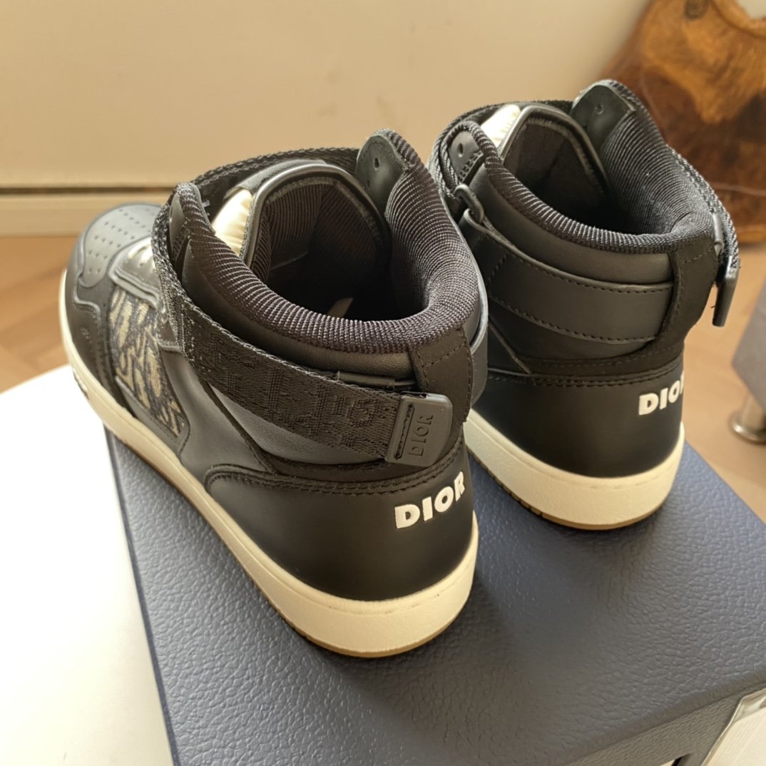 D家新款️这款B27高帮运动鞋是该系