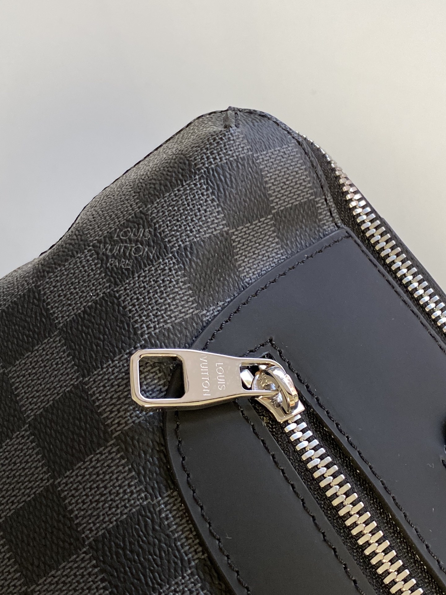 Tod's Luxury Designer Handbag Shoulder Crossbody Bag crafted in premium 7