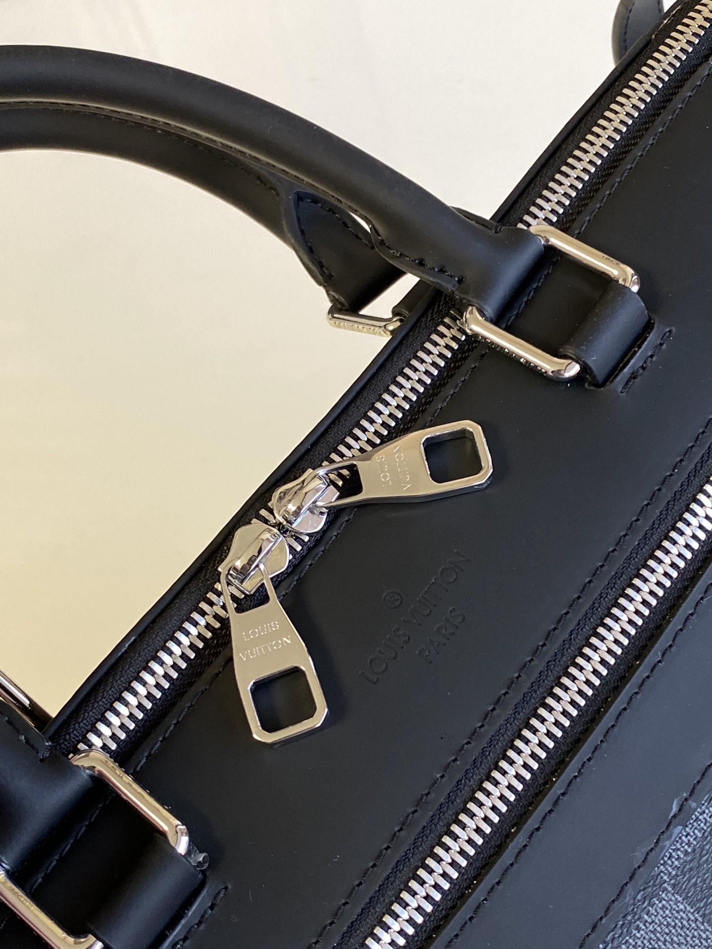 Tod's Luxury Designer Handbag Shoulder Crossbody Bag crafted in premium 4
