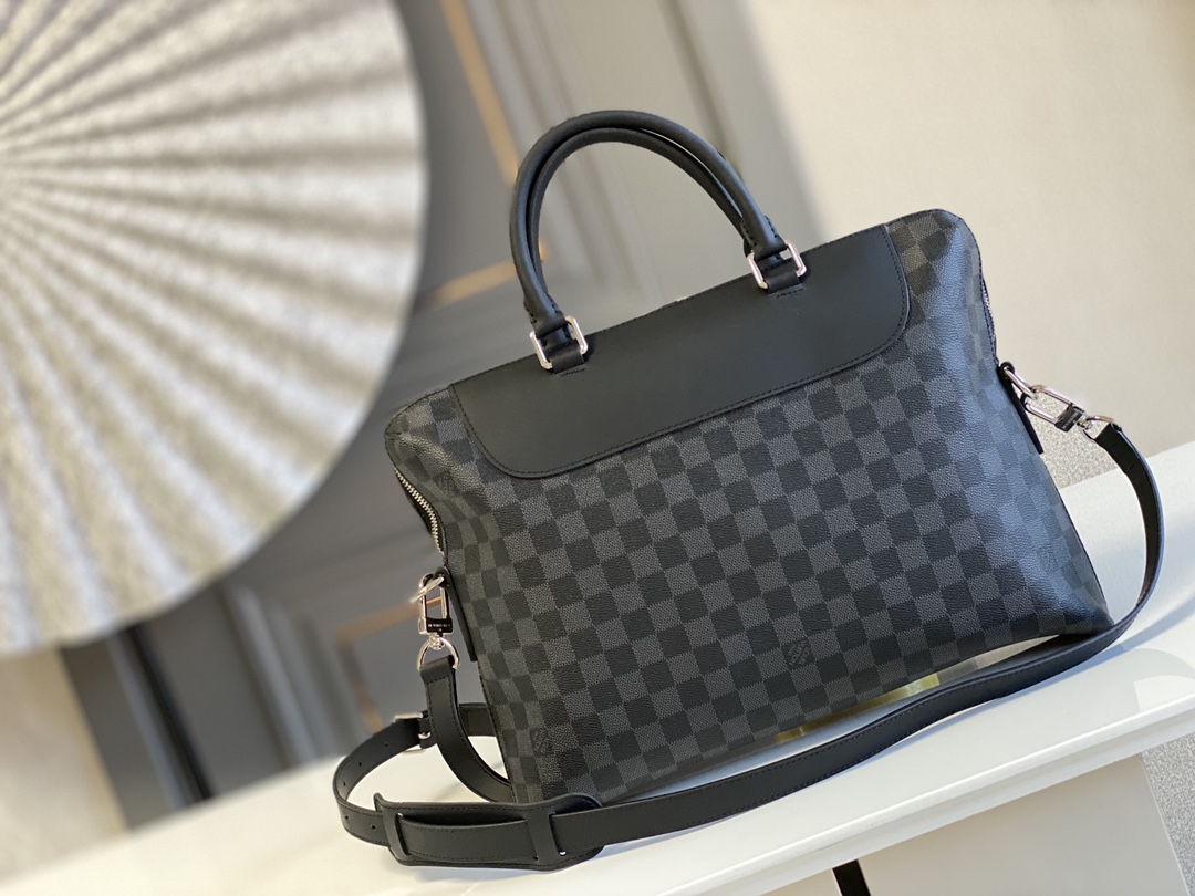 Tod's Luxury Designer Handbag Shoulder Crossbody Bag crafted in premium 3