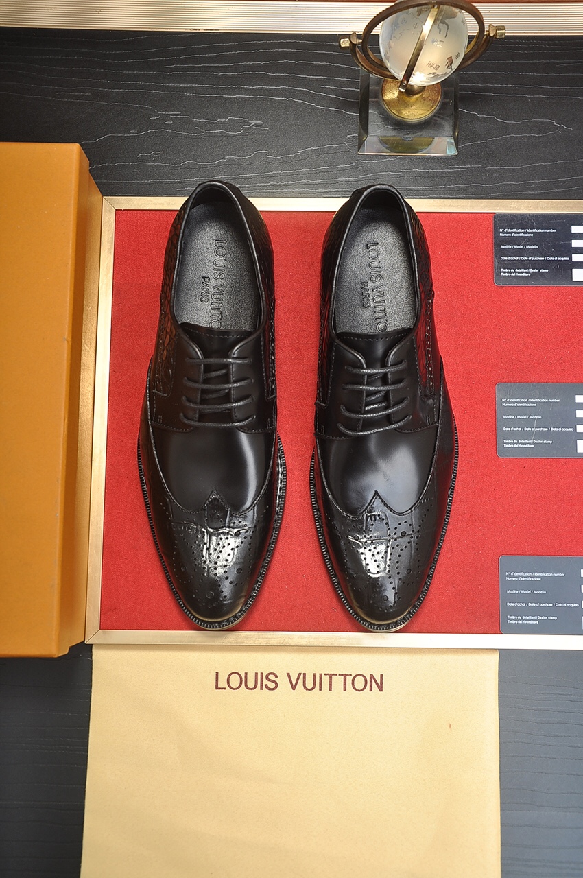 NO:271209,【LV】 (full high-end Yang Neili) LV latest genuine leather business suit shoes are on the market simultaneously, imported from Italy, made of cowhide one to one, 1:1 rubber sole on the official website. Wearing versatile, high-end and classy, ​​and the color matching is extraordinary. This four-season model is charming when worn on the feet and shows the temperament of the big brand. Standard code 38-45 (customized for 45), louis vuitton, business suit, cowhide19860909【LV】（全高端羊内里）LV最新真皮商务西装鞋官网同步上市,意大利进口 头层牛皮一比一重金打造,官网1:1橡胶大底.穿着百搭,高档不失档次,彩色搭配气度不凡.此款四季款,穿在脚上魅力四射尽显大牌气质.标准码38-45（45定做）,,louis vuitton,business suit,cowhide,Men's shoes
