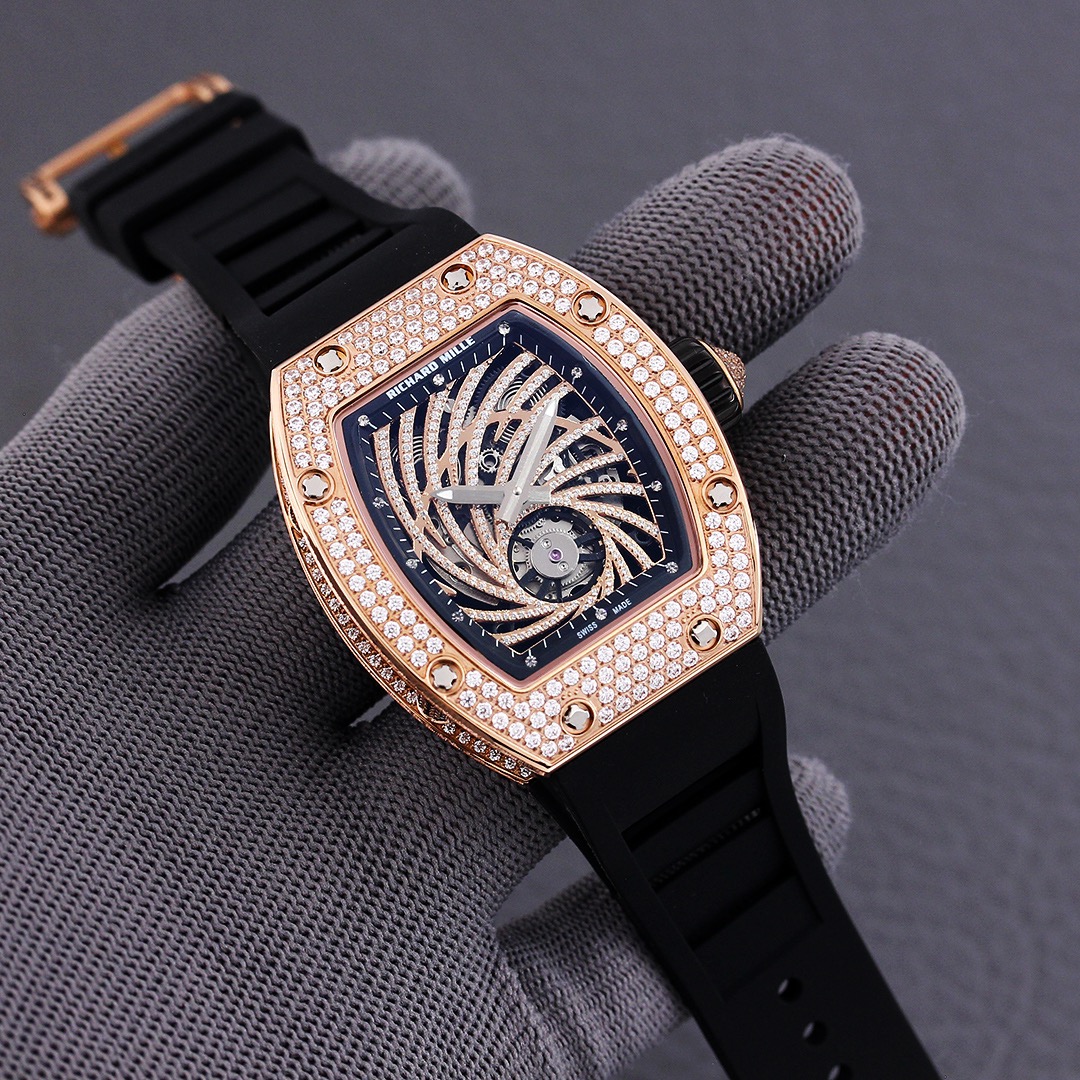 “RICHARD MILLE RM51-02: Stylish Unisex Wristwatch with Scratch-Resistant Crystal Glass”