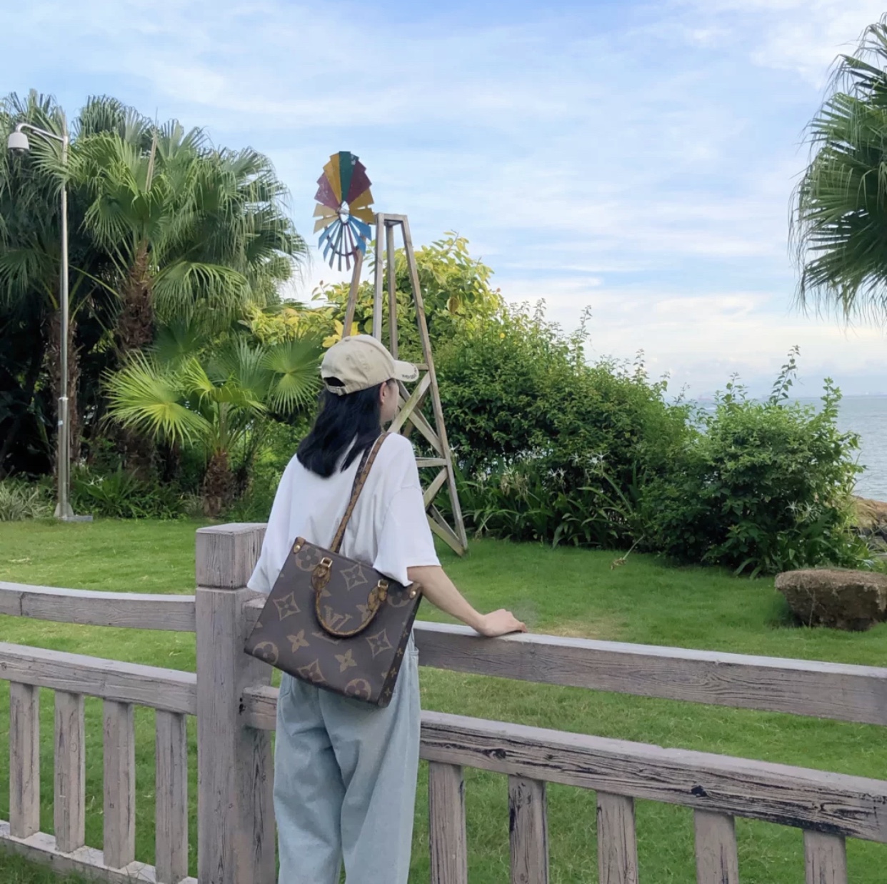 NO:176340,Onthego medium upper body rendering model M45039,19860909Onthego 中号上身效果图 型号M45039,,Bag