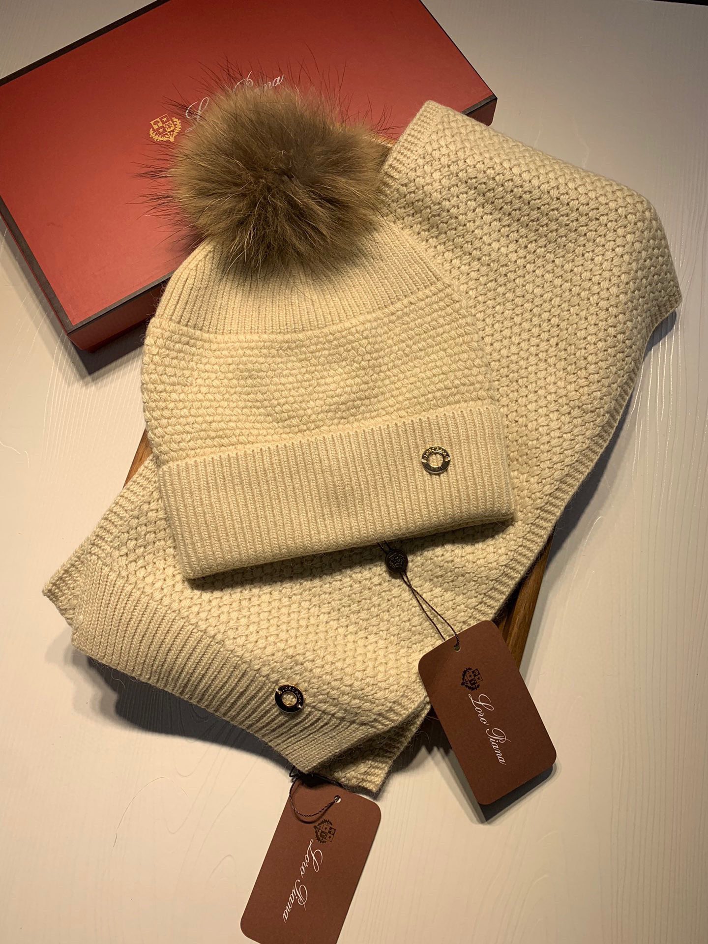 NO:210367,.LP.【Wool suit hat-with Luozi wool ball】Classic suit hat!  Hat scarf!  Material is 70 wool and 30 rabbit hair. It is warm and comfortable~ Age-reducing artifact for young ladies in winter~ You are just a short set of hats this winter~ It is warm and fashionable!  Universal style for men and women! Can be used as a couple style!  Complete anti-counterfeiting label hanging cards!  A variety of styles, welcome to choose! Hats, straw hats, fisherman hats, baseball hats, hats, loro piana, espadrilles, hats19860909.LP.【羊毛套装帽子-带骆子毛球】经典套装帽子！帽子围巾！材质70羊毛30兔毛.暖暖哒超级舒服～冬日小姐姐减龄神器哦～这个冬天你就差这么一套套装帽子啦～又保暖又时尚！男女通用款!可以做情侣款！防伪标签吊卡齐全！多多款式,欢迎选择!帽子草帽渔夫帽棒球帽,帽子,loro piana,espadrilles,hats,hat