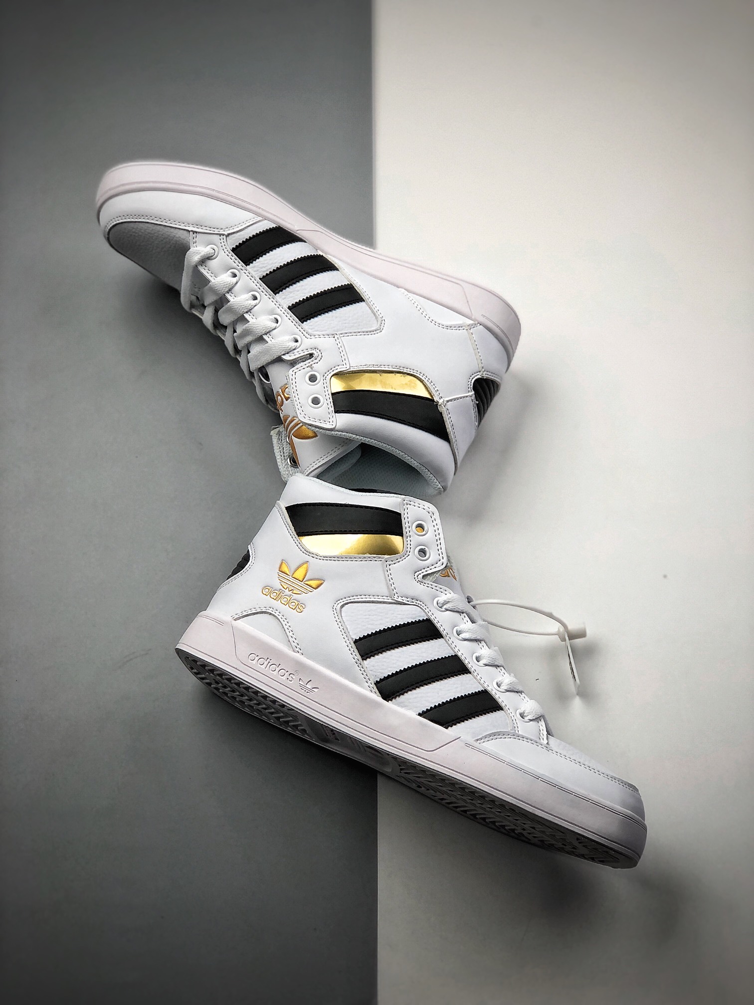 200  阿迪达斯 Adidas Hard Court Hi 三叶草高帮系带耐磨舒适运动休闲板鞋FV5329