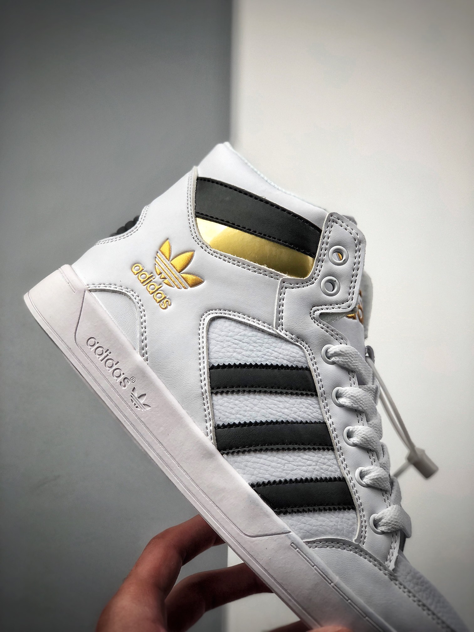 200  阿迪达斯 Adidas Hard Court Hi 三叶草高帮系带耐磨舒适运动休闲板鞋FV5329