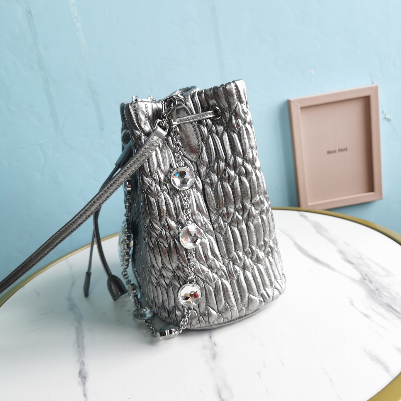 MIUMIU缪缪顶级进口Matelasse小羊皮经典压纹小花水桶包5BE050