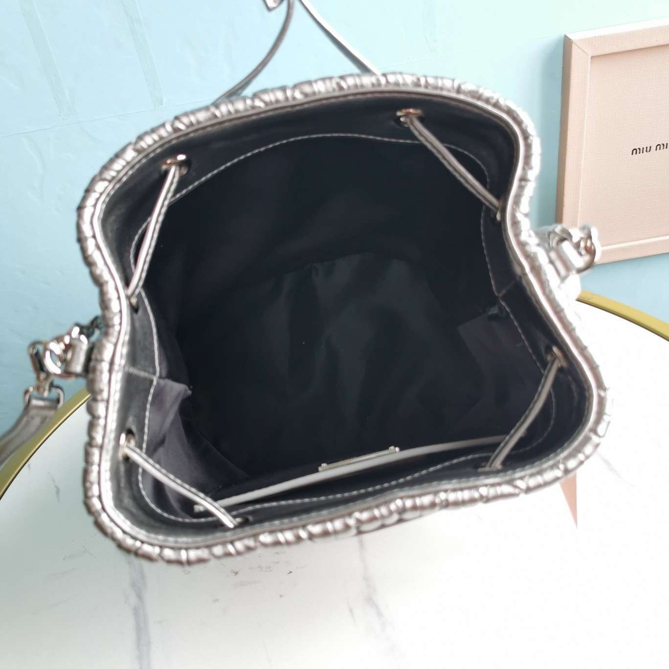 MIUMIU缪缪顶级进口Matelasse小羊皮经典压纹小花水桶包5BE050