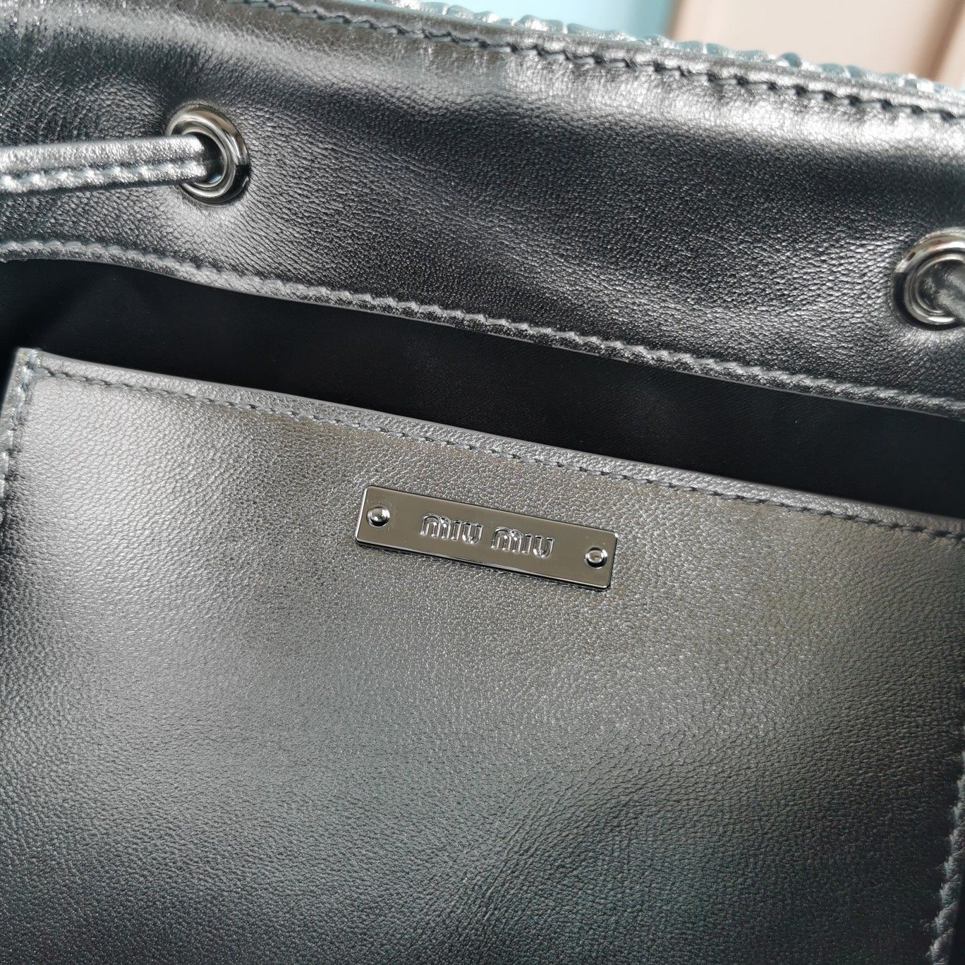 MIUMIU缪缪顶级进口Matelasse小羊皮经典压纹小花水桶包5BE050