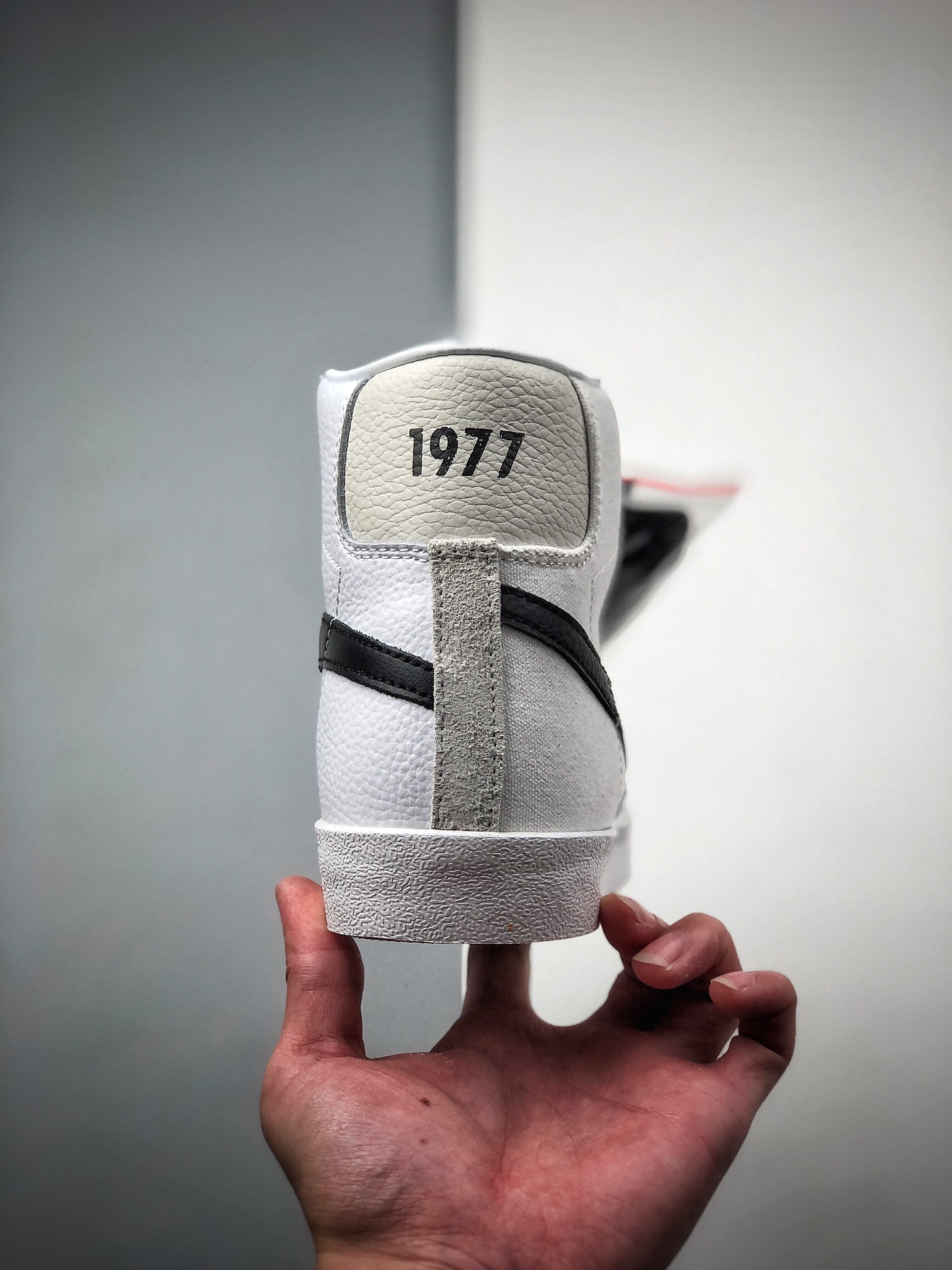 190 Nike Blazer Mid'77 开拓者高帮休闲运动板鞋 DC8233-100