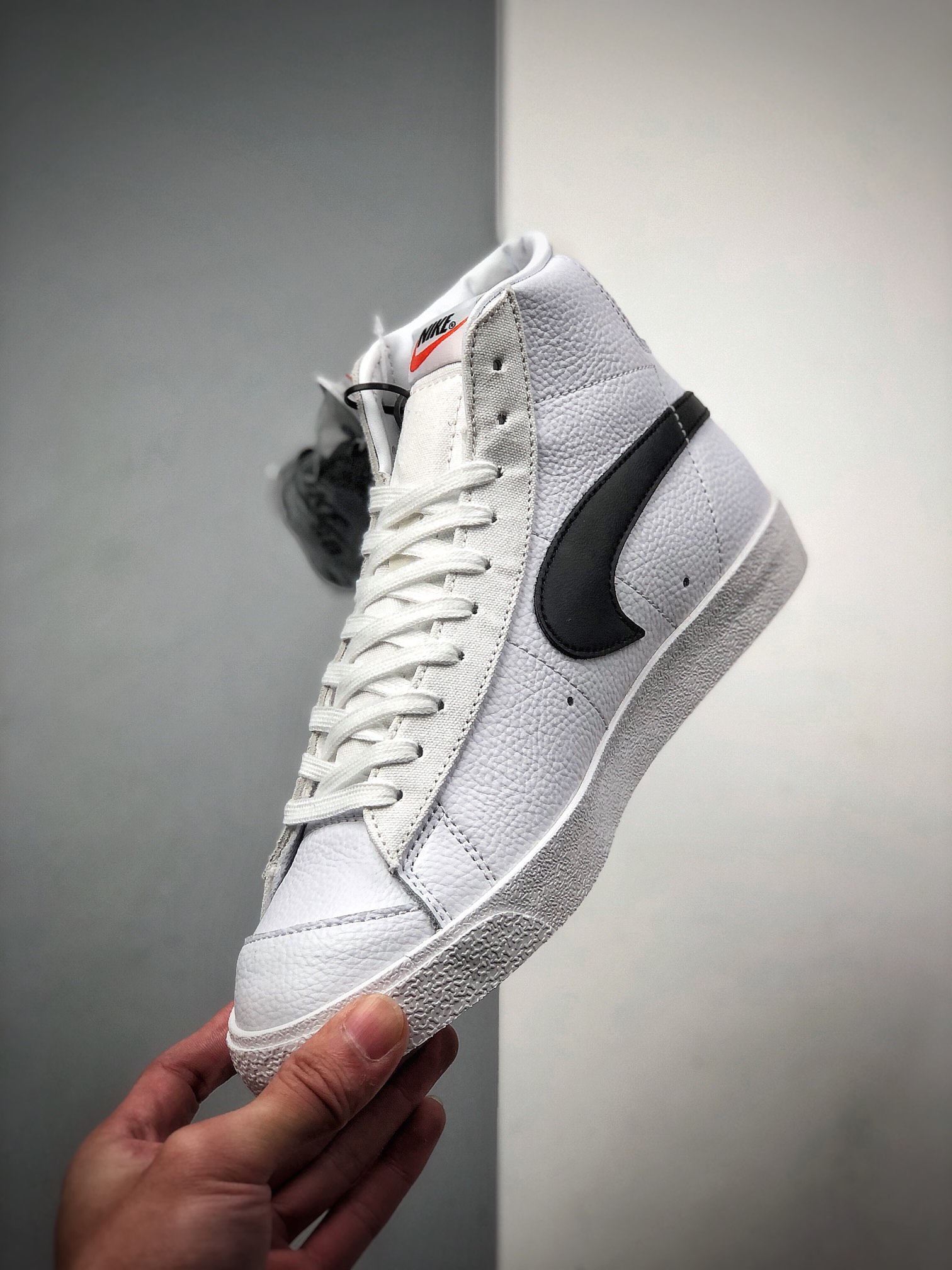 190 Nike Blazer Mid'77 开拓者高帮休闲运动板鞋 DC8233-100