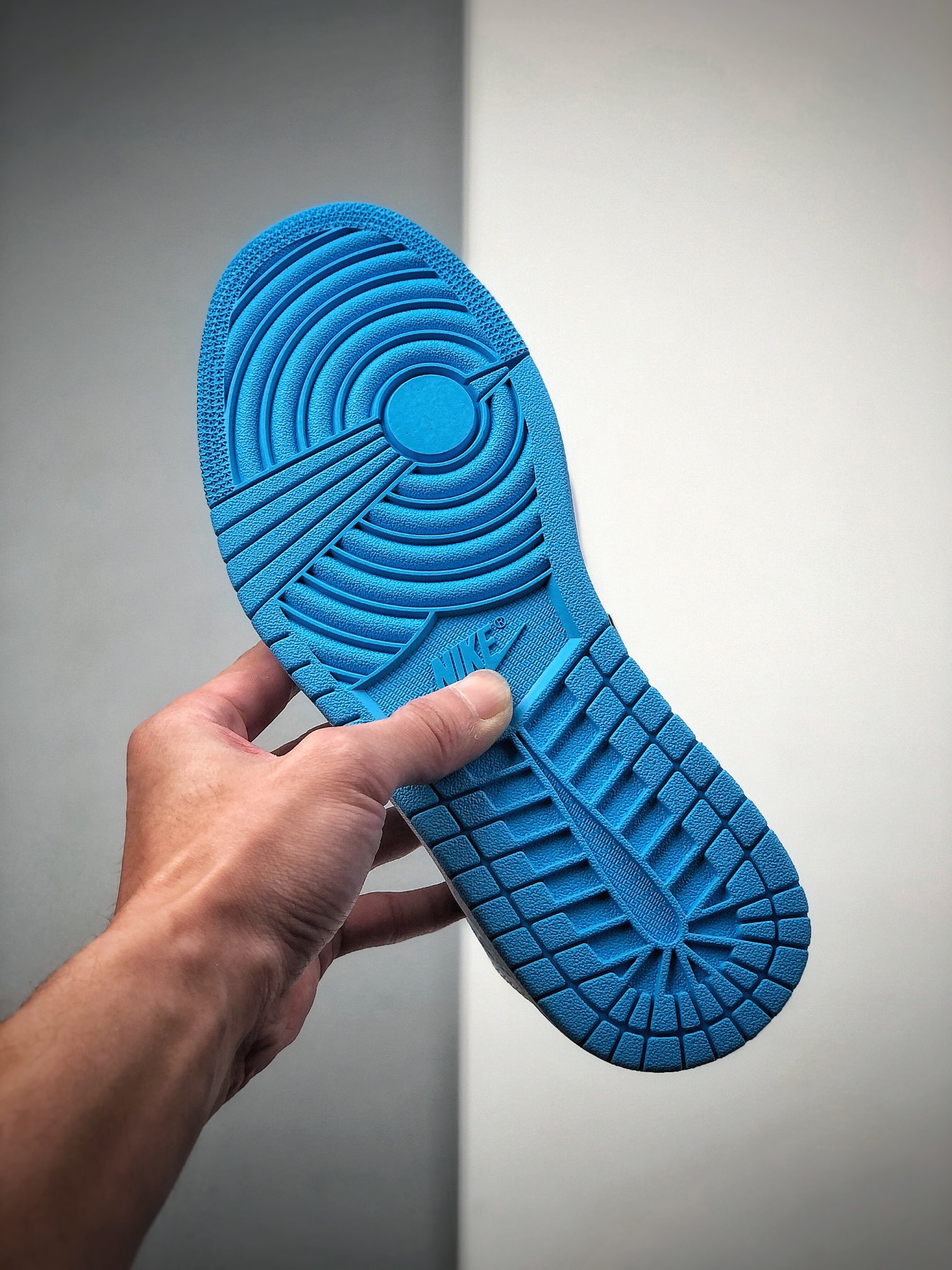 240  乔丹/Air Jordan 1 Mid “Laser Blue” 激光蓝 AJ1 乔1 中帮百搭休闲运动板鞋 554724-141