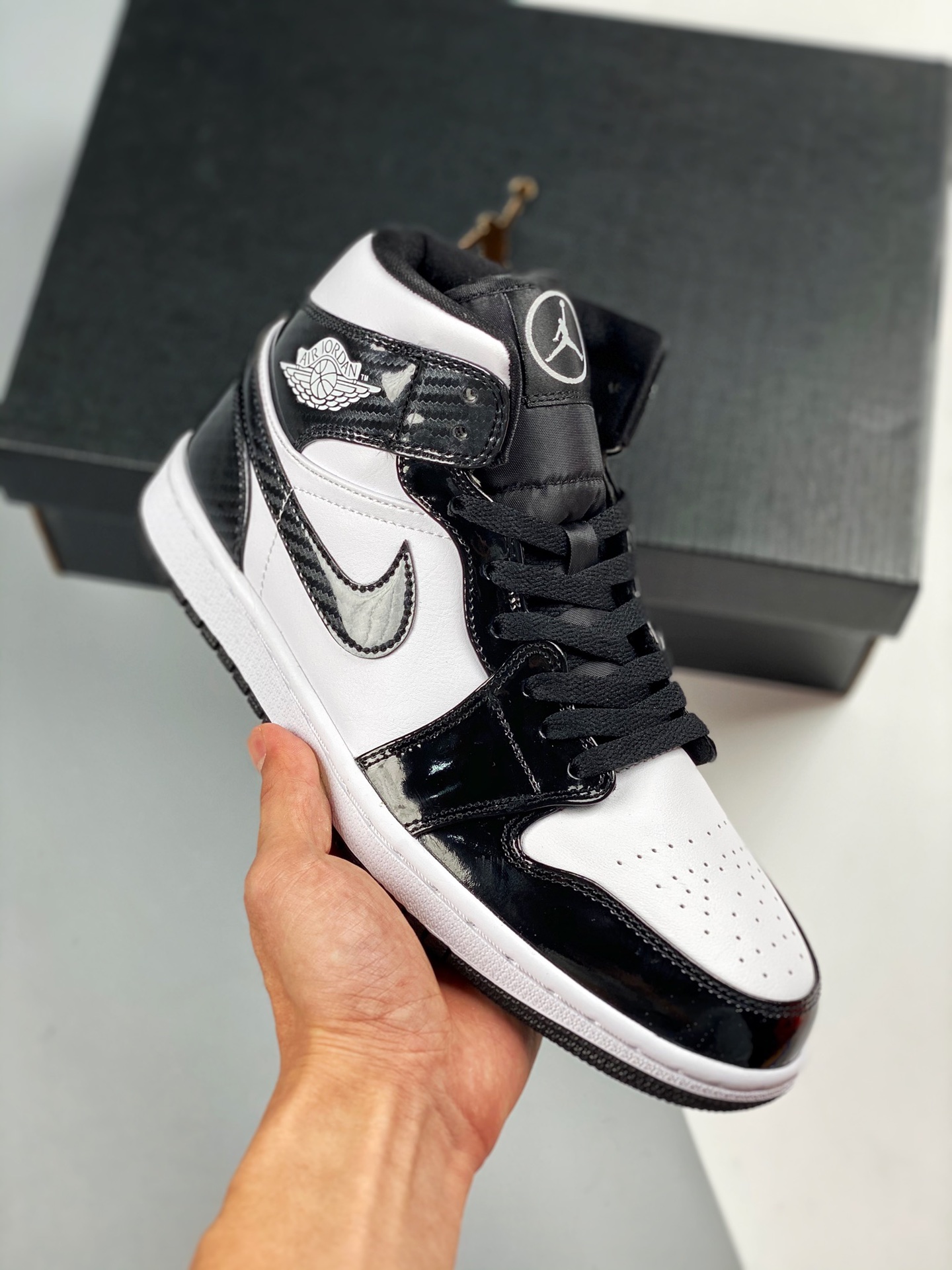 Air Jordan 1 Mid All-Star Blanco y Negro Charol Canal de fábrica original, prácticamente indistinguible de los auténtic…