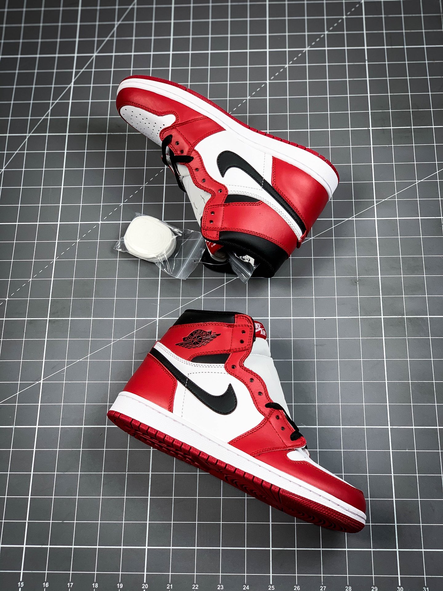 240 Air Jordan 1 Retro ” Chicago” AJ1乔1 芝加哥 555088-101