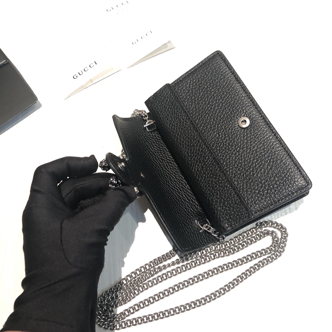 super mini的Q版酒神包♥️小，是她最大的亮点！！这款mini能放下iphone7 然后还有点空