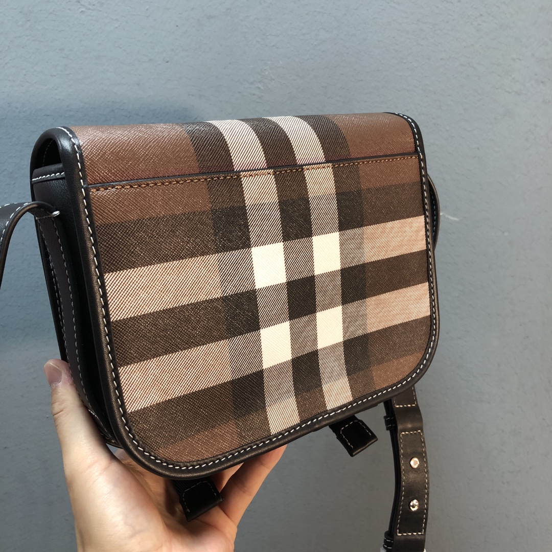 Burberry Shipped from the original factory Genuine goods, my dears! Checkered leather shoulder bag cross-body bag with adjustable shoulder strap,