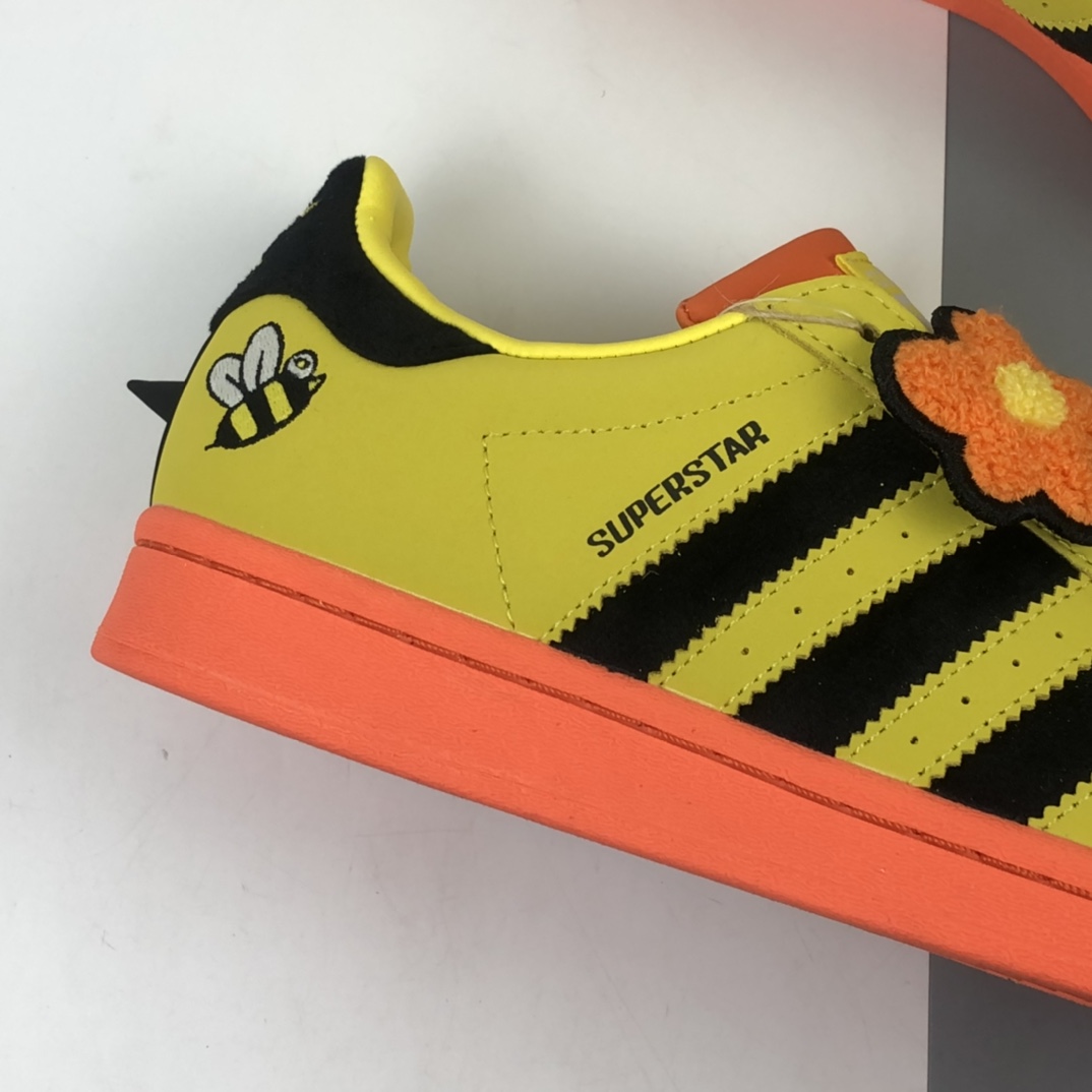220 Adaias Melting Sadness x Adidas Originals Superstar贝壳头经典百搭休闲运动板鞋“小蜜蜂”FZ5254