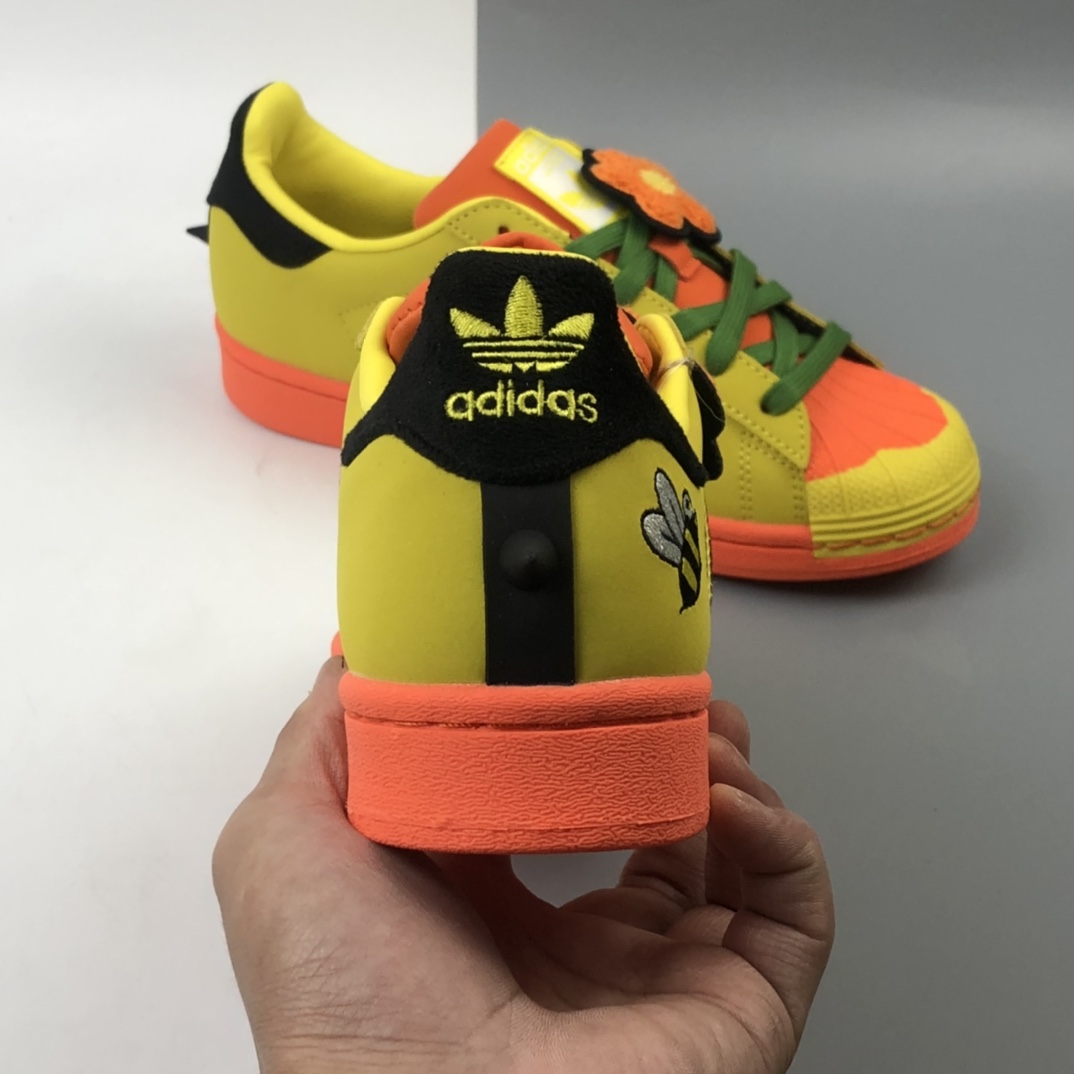 220 Adaias Melting Sadness x Adidas Originals Superstar贝壳头经典百搭休闲运动板鞋“小蜜蜂”FZ5254