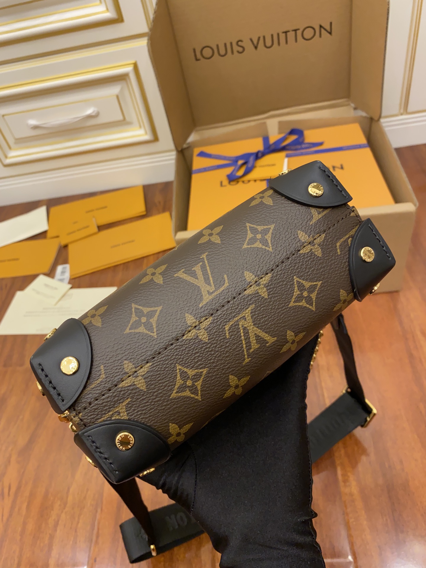 Louis Vuitton LV Petite Malle Souple盒子包 M45571