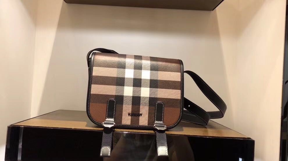 Burberry House B. Premium messenger bag