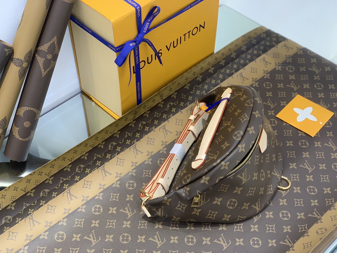 NO:176551,BUMBAG waist bag More details Model M43644, manolo blahnik19860909BUMBAG 腰包 更多细节 型号M43644,,manolo blahnik,Bag