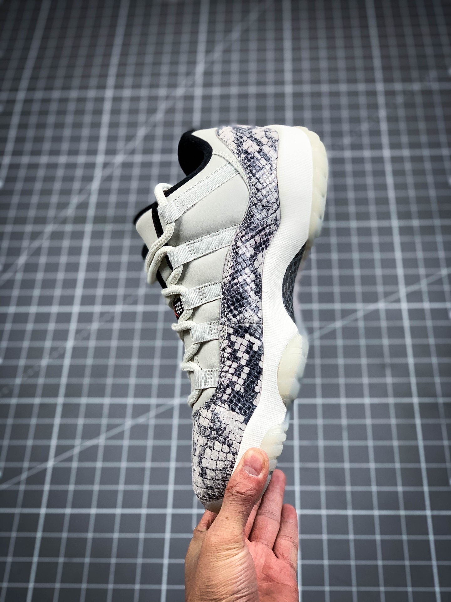 400 独家首发 原装纯原出货 Air Jordan 11 Retro Low Barons 伯爵低帮 情怀之作 528895-012