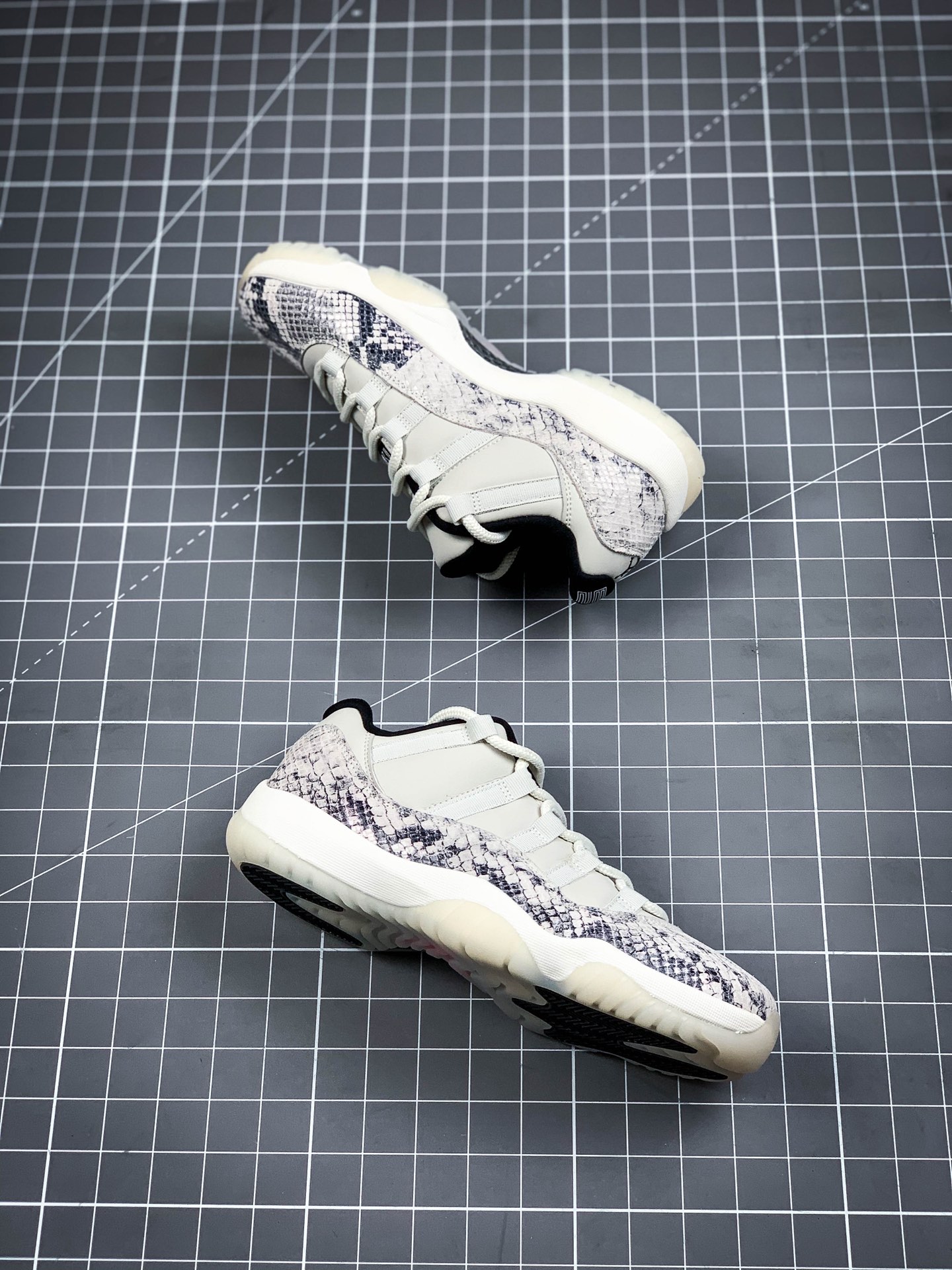 400 独家首发 原装纯原出货 Air Jordan 11 Retro Low Barons 伯爵低帮 情怀之作 528895-012
