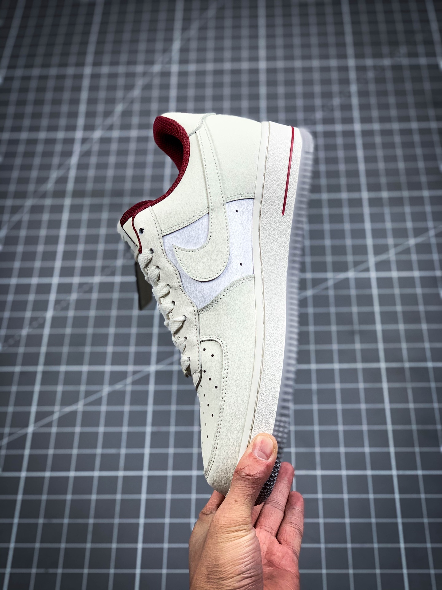 200 耐克 NIKE  FORCE 1 ‘07空军一号系列  AH0287-213