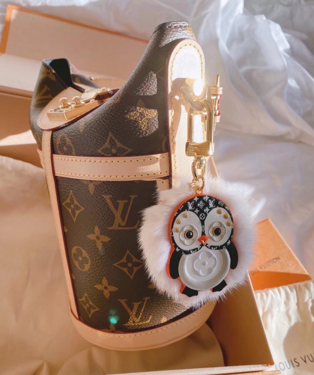 Penguin Keychain - all angles
