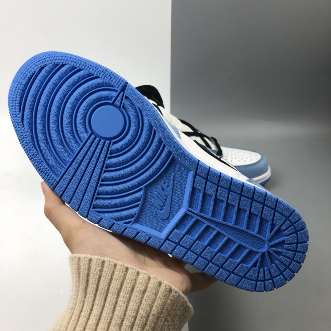 260 Air Jordan 1 Retro High OG “University Blue” 大学白蓝 555088-134