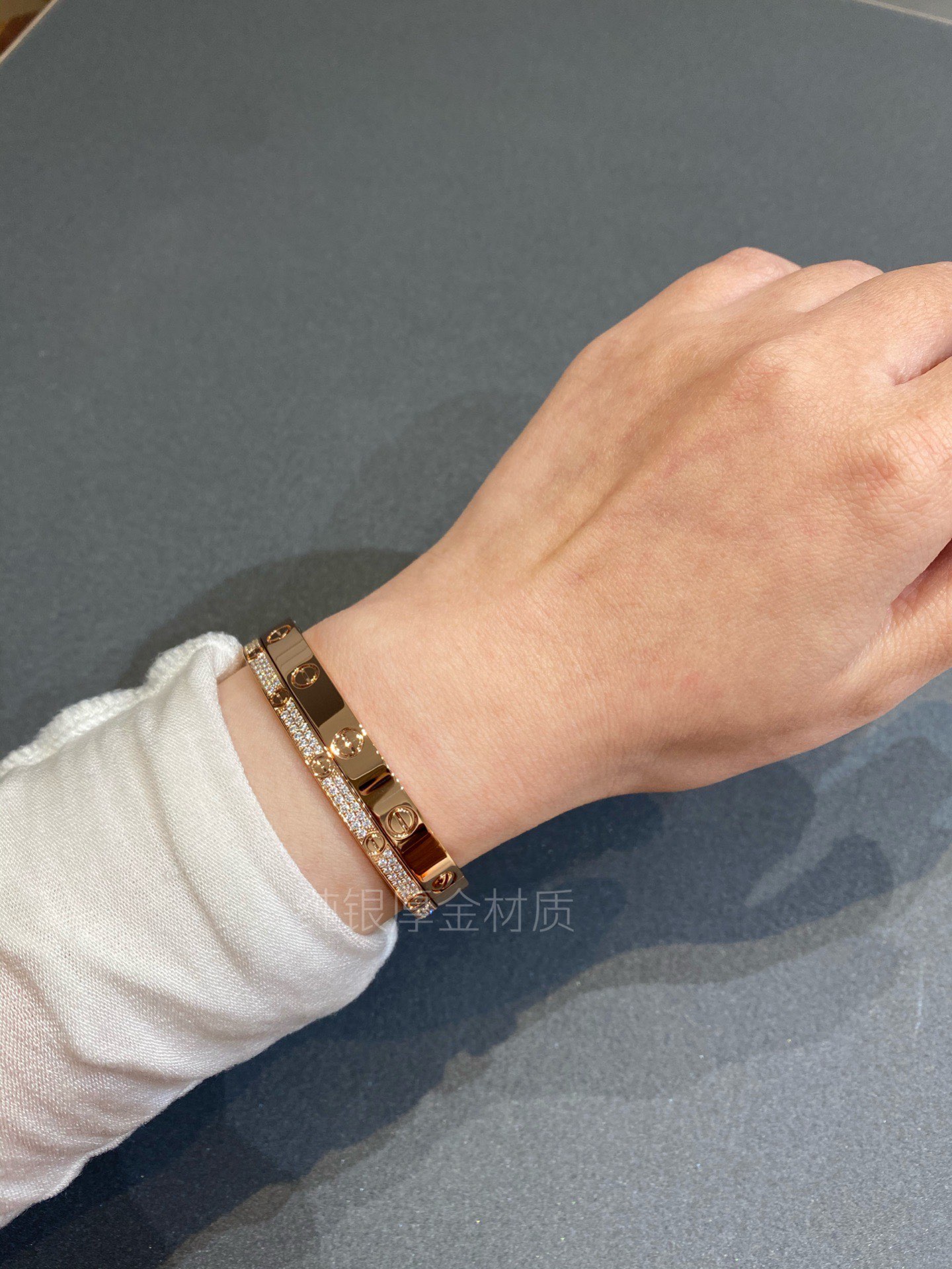 NO:635312,Gypsophila narrow version wide version glossy perfect!  It’s so difficult to take a picture, it’s easy to leave fingerprints, so you can take pictures while wiping, Gypsophila narrow version 88400, size 16, 17, 18, wide version diamond-free bracelet size 16-19, 88360, bracelet, Cartier high-end jewelry19860909满天星窄版宽版光面 太完美！好难拍哦,容易留下手指印,一边擦一边拍,满天星窄版88400,码数16、17、18,宽版无钻手镯16-19号,88360,,bracelet,卡迪亚高端饰品,Jewelry