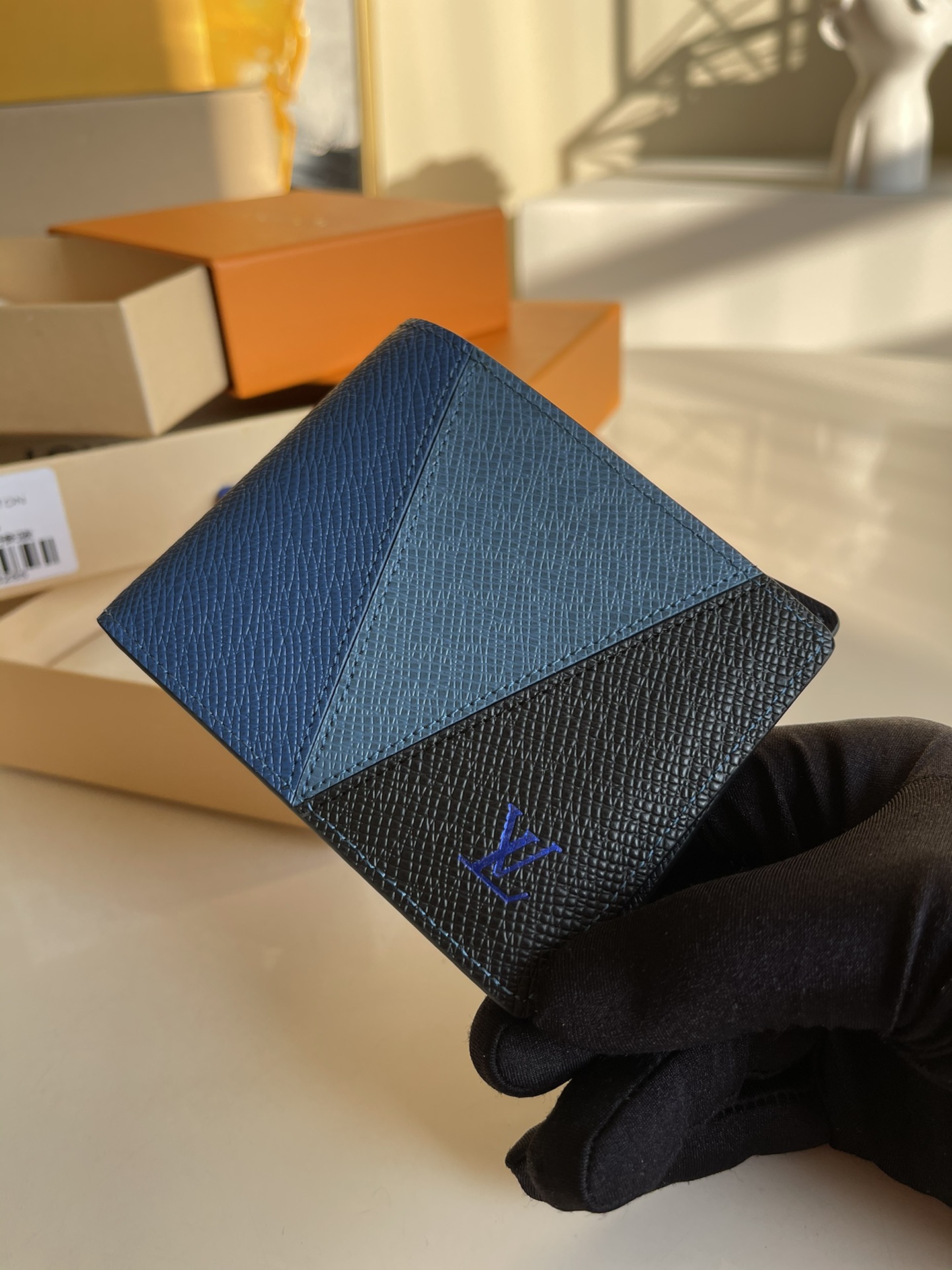 NO:396575,【Exclusive real photo M63261】SLENDER wallet is named Slender (slim), extremely delicate. It is compact and compact, and can be easily placed in the front and rear pockets after accommodating all the essentials. 11.0x 9.0x 2.0 cm (Length x Height x Width) a.,LV [original leather],louis vuitton19860909【独家实拍M63261】SLENDER 钱夹 以 Slender（纤巧）为名,极尽纤巧.紧凑小巧,在容纳所有必需品之后仍能轻松放入前后口袋.11.0x 9.0x 2.0 cm (长x 高x 宽) a.,LV【原厂皮】,louis vuitton,Bag